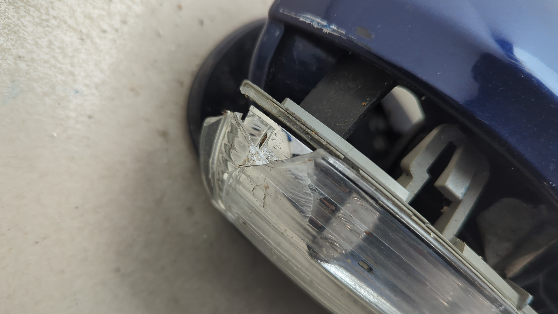 Зеркало правое электрическое