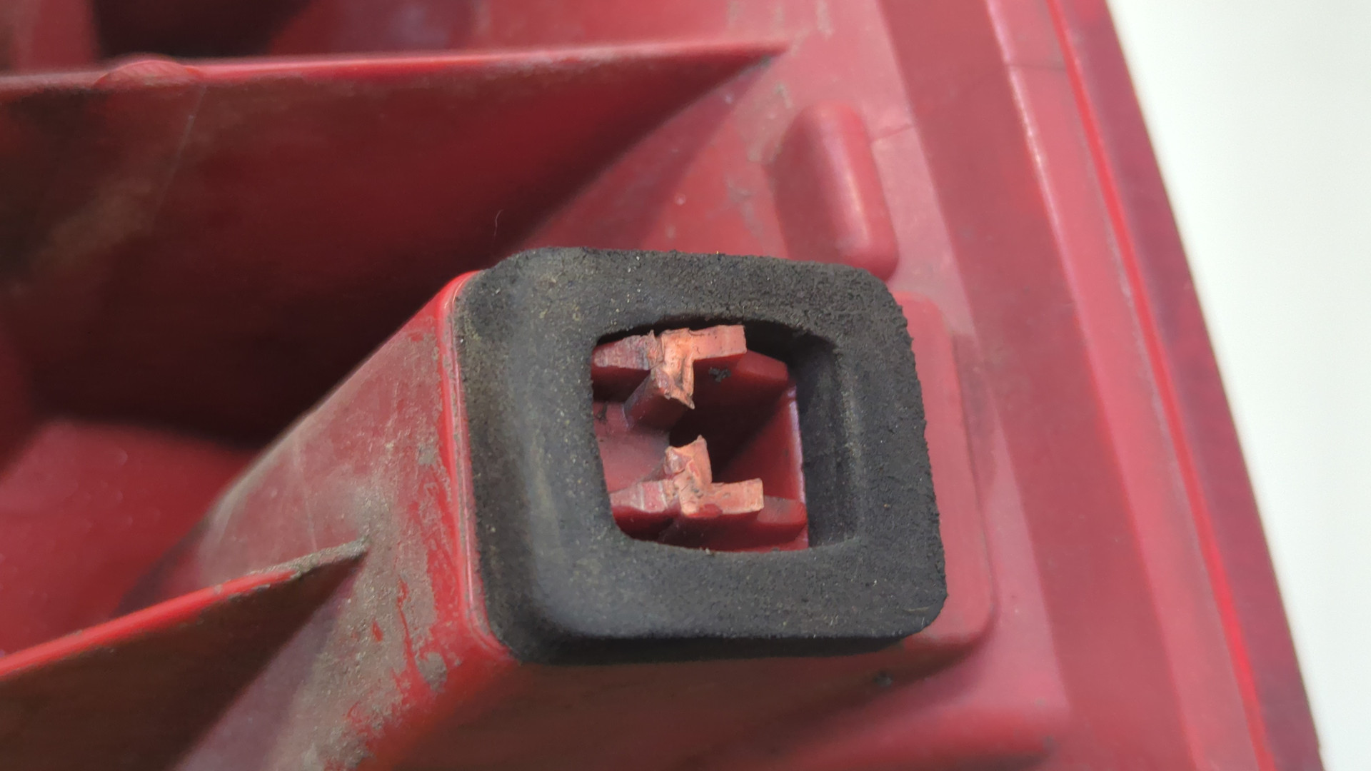 Фонарь задний левый