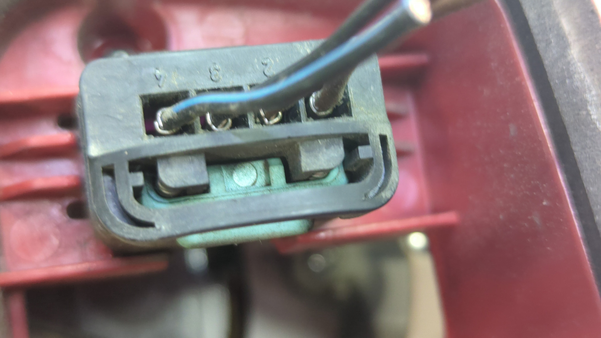 Фонарь задний левый