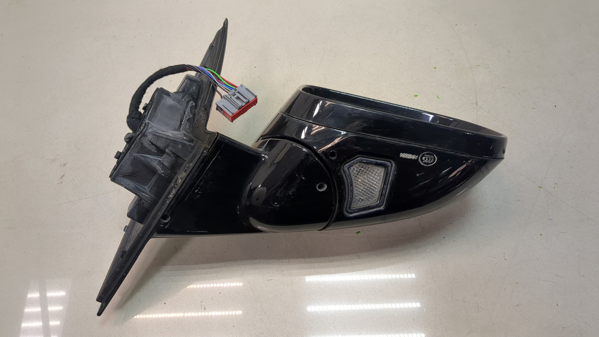 Зеркало правое электрическое