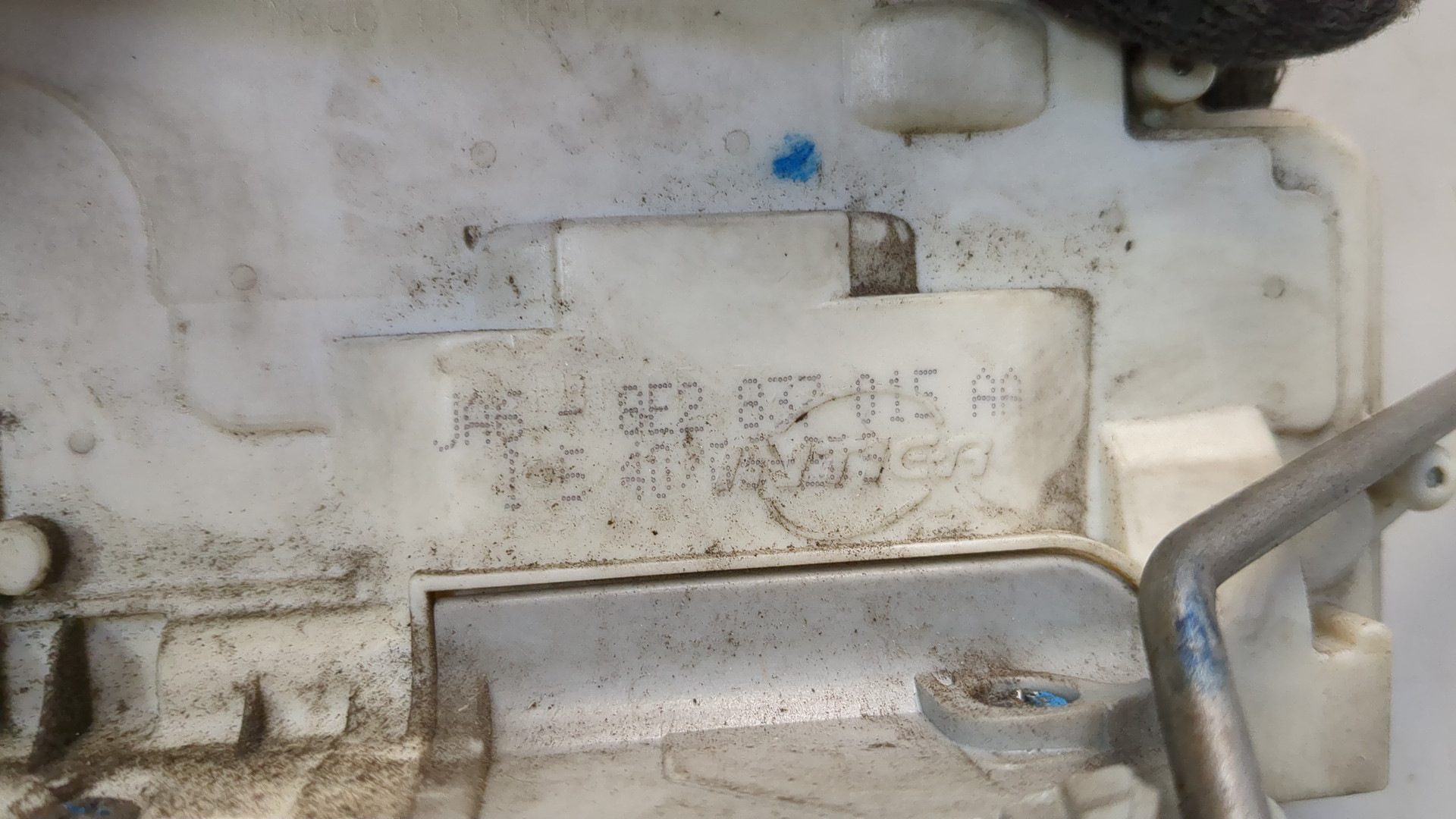 Замок двери передней левой