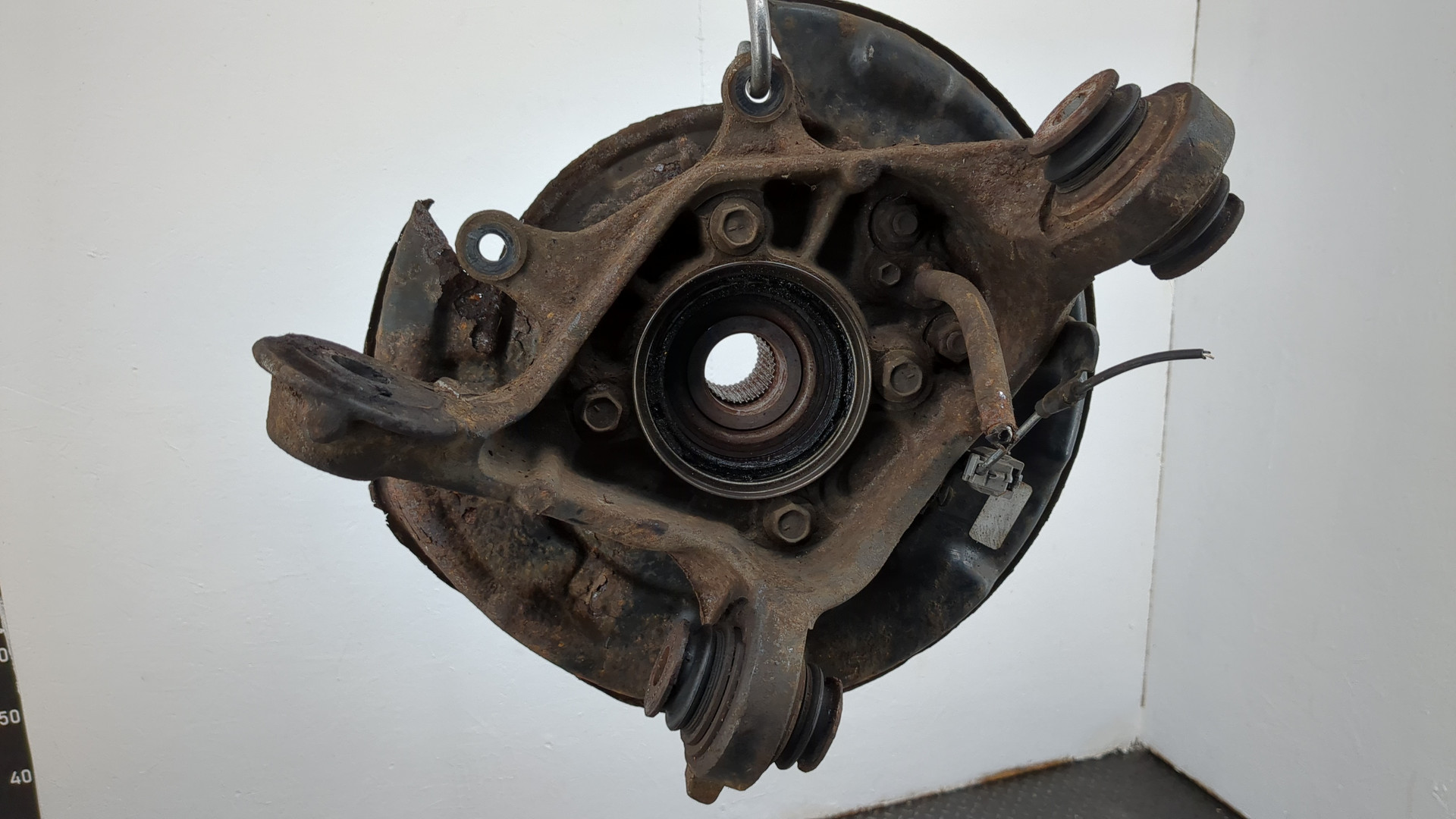 Кулак поворотный задний левый