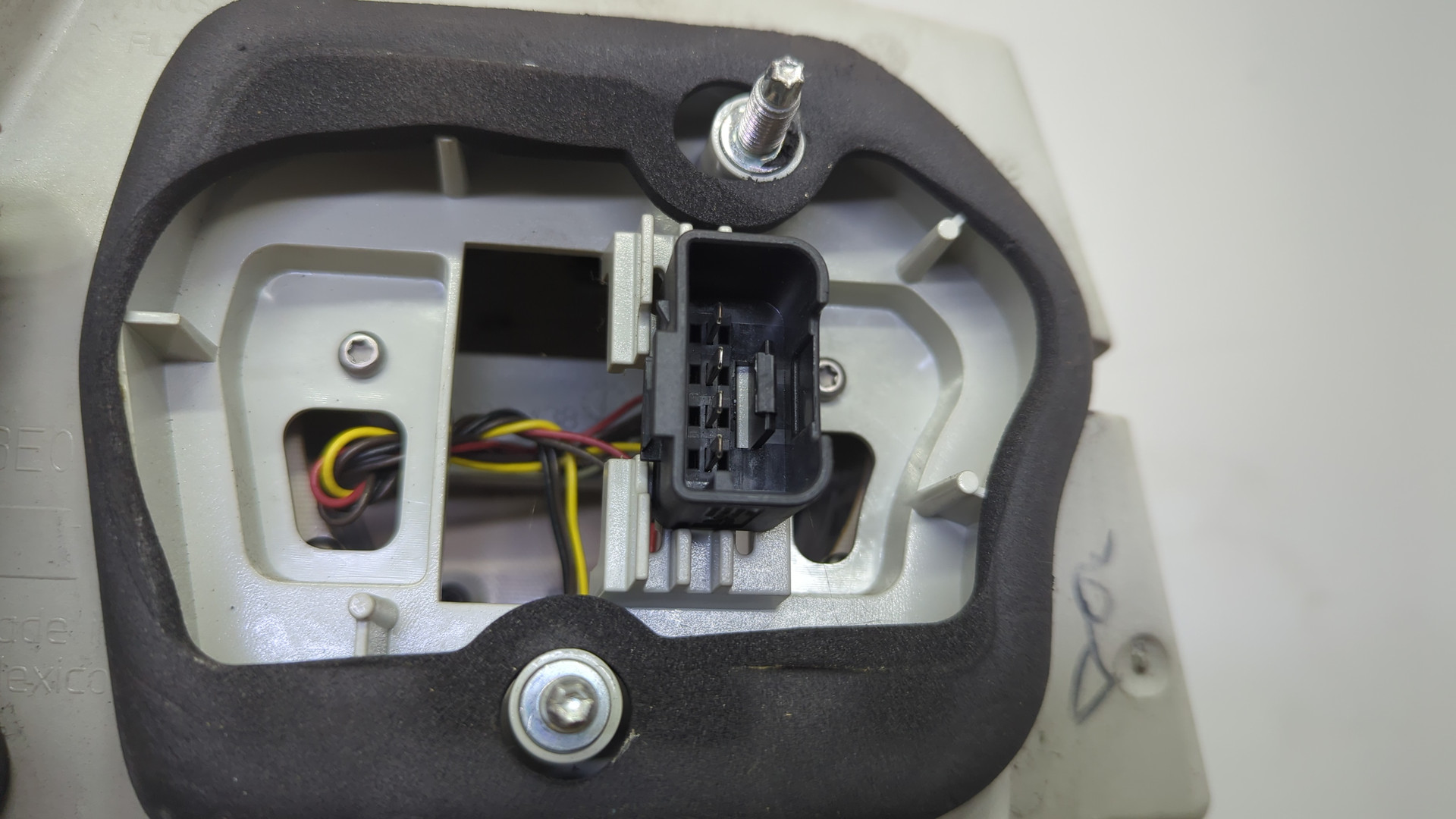 Фонарь задний правый