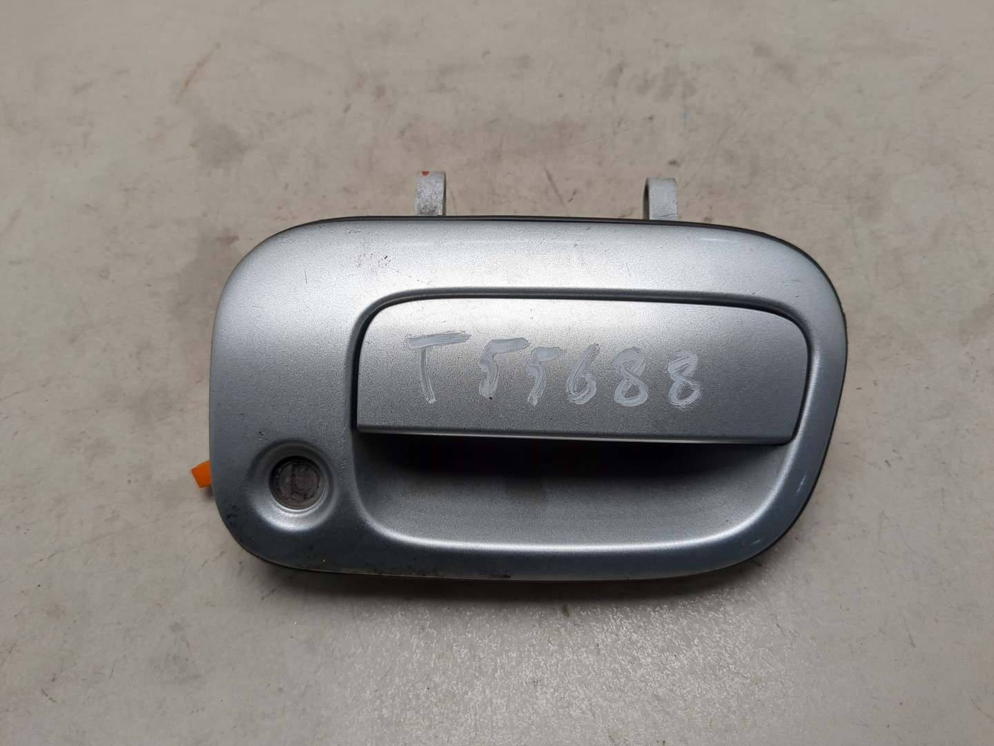 Ручка двери багажника наружная