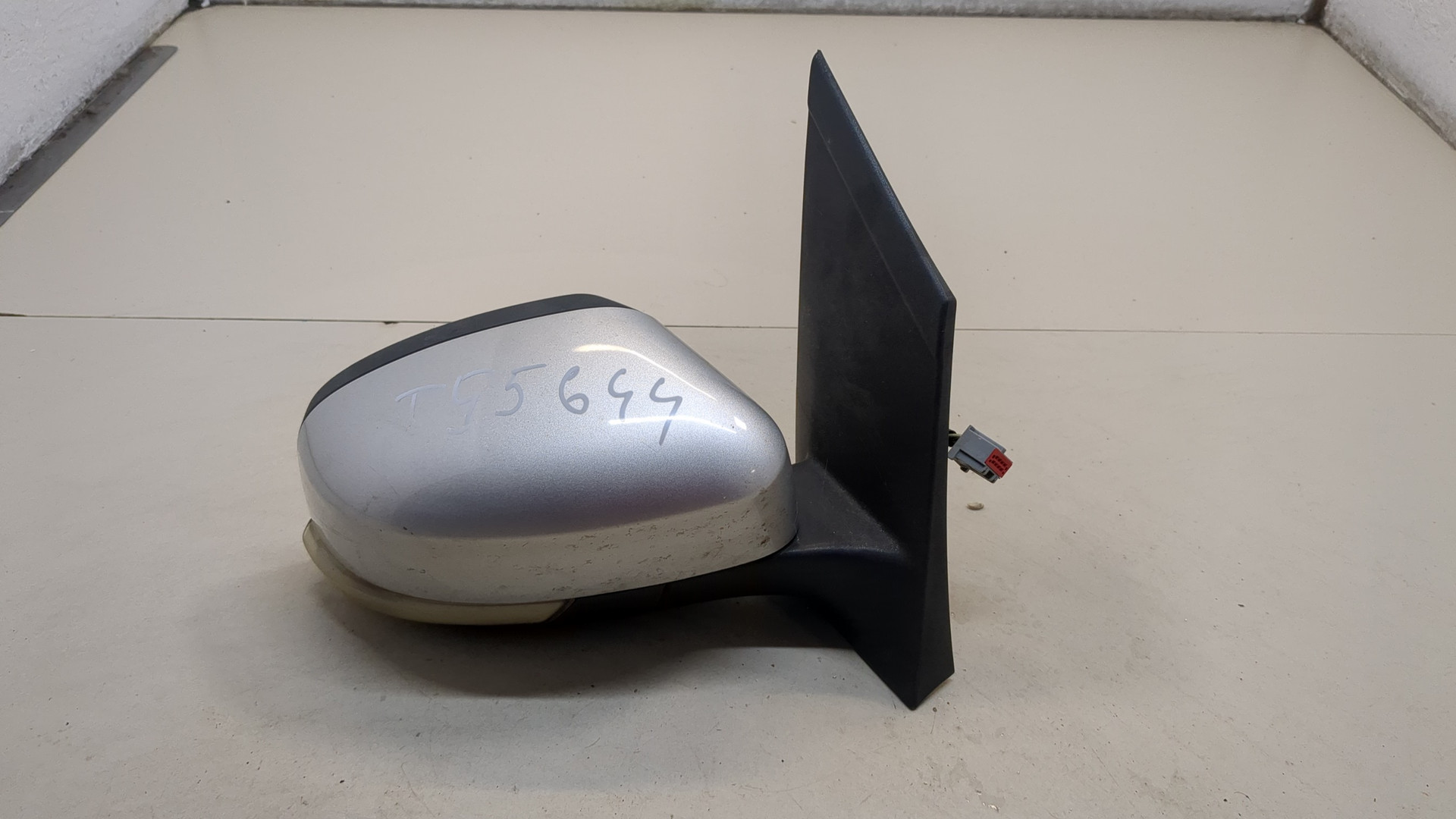 Зеркало правое электрическое