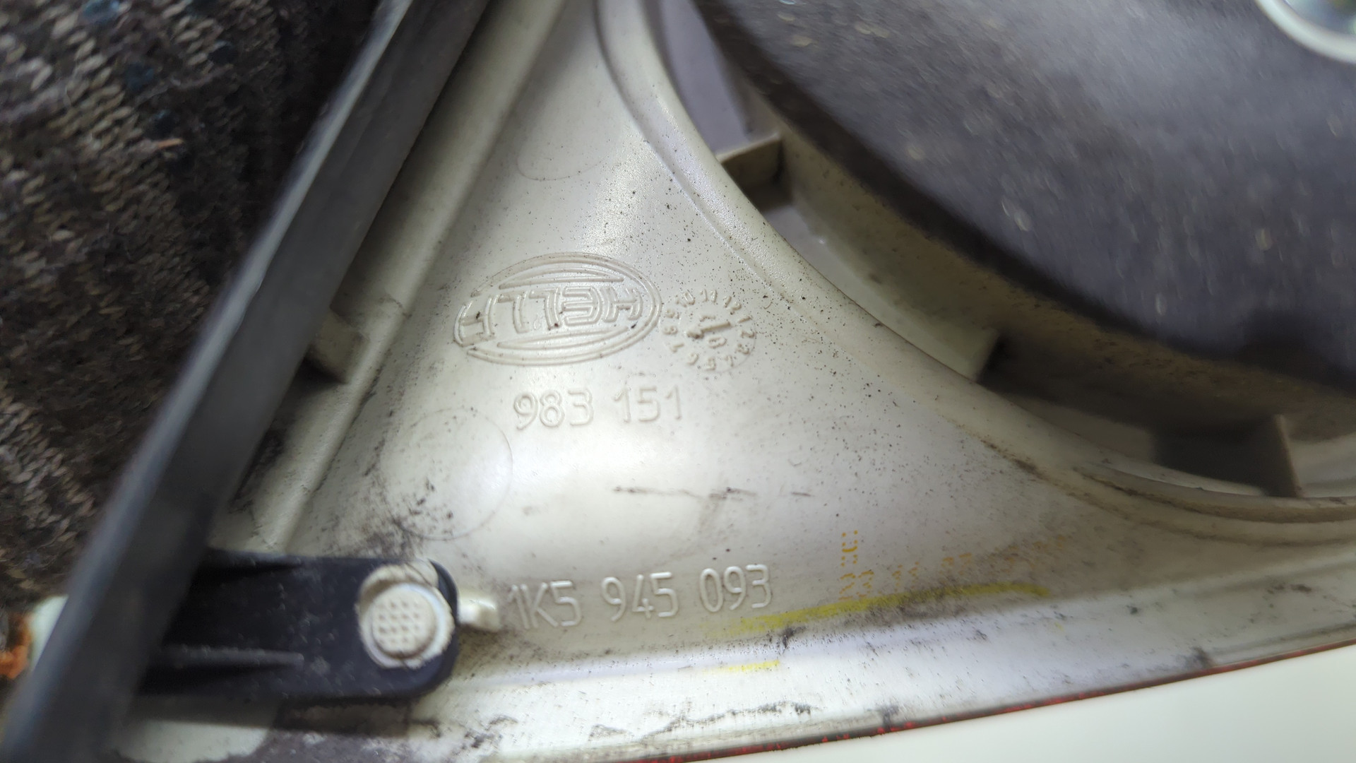 Фонарь задний внутренний левый