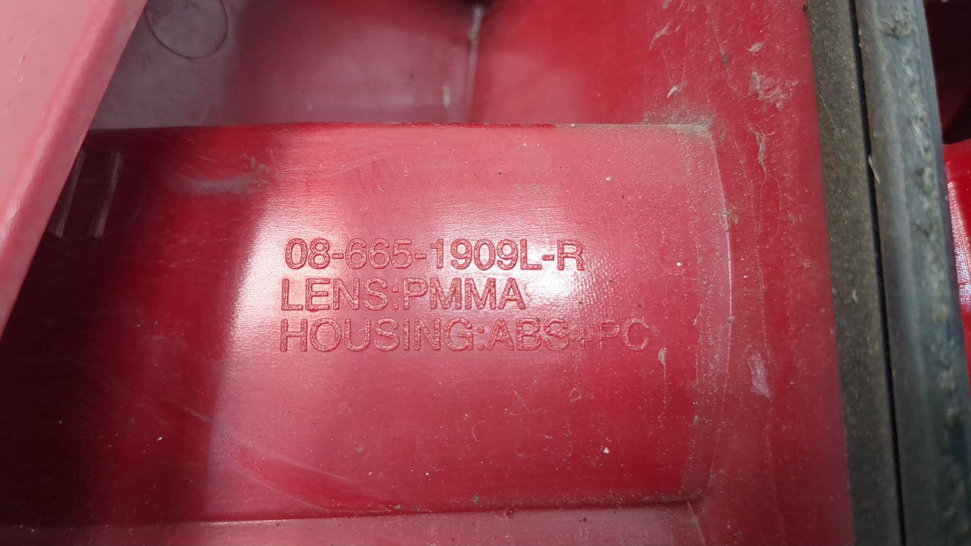 Фонарь задний левый