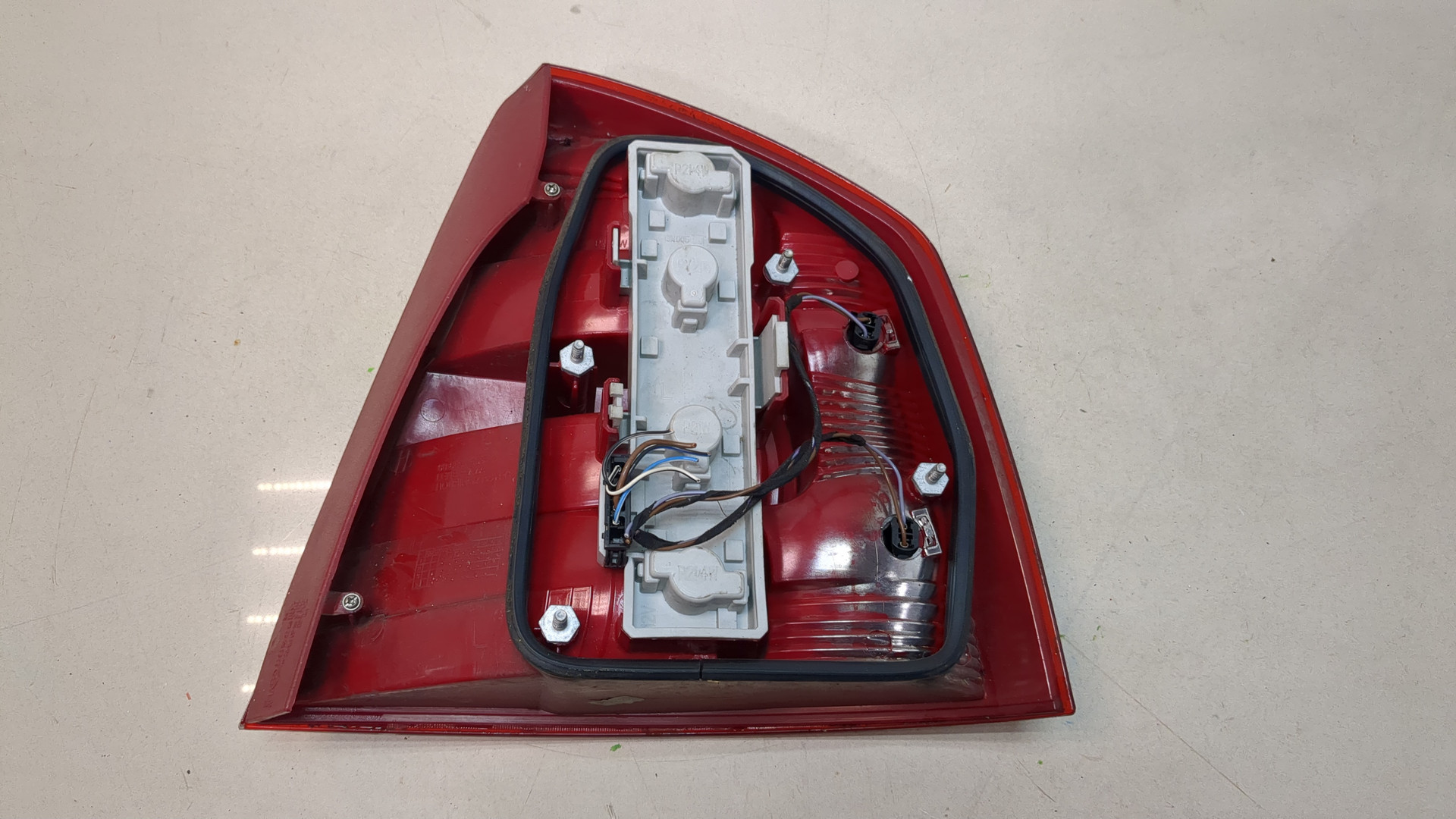 Фонарь задний левый