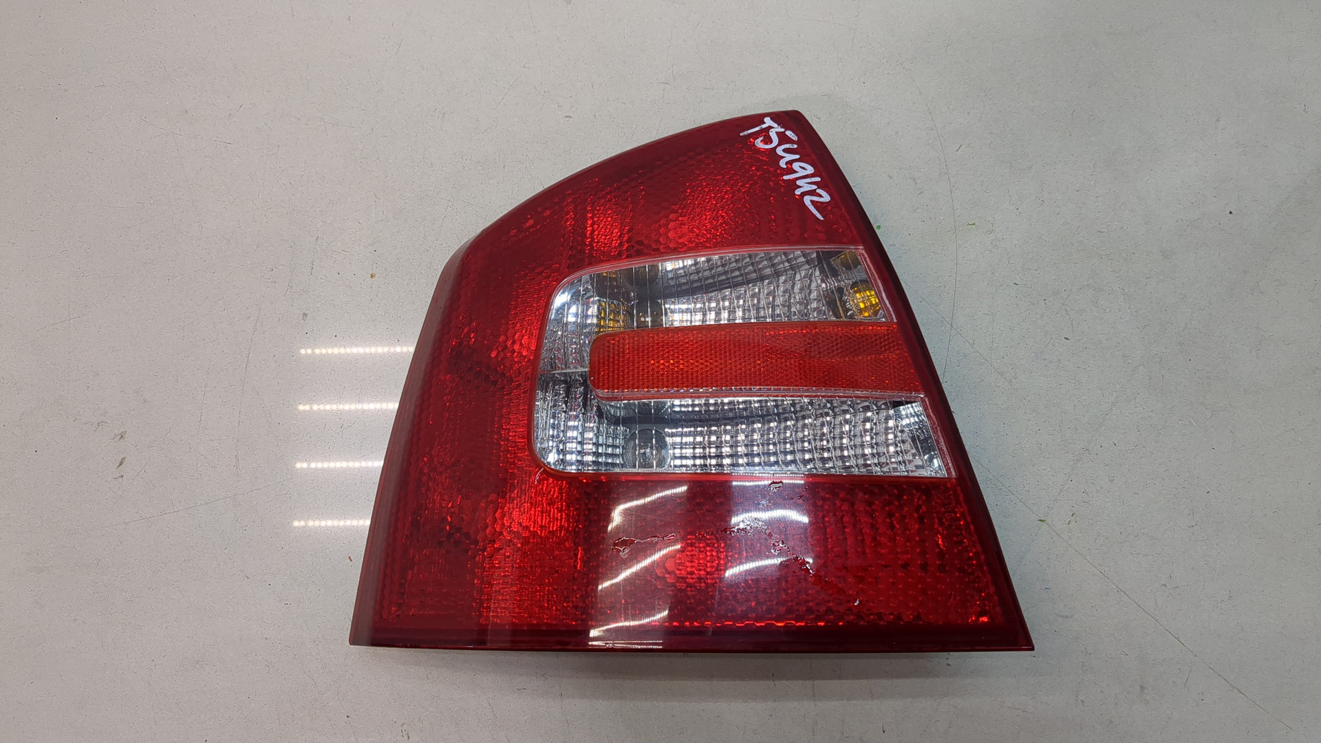 Фонарь задний левый