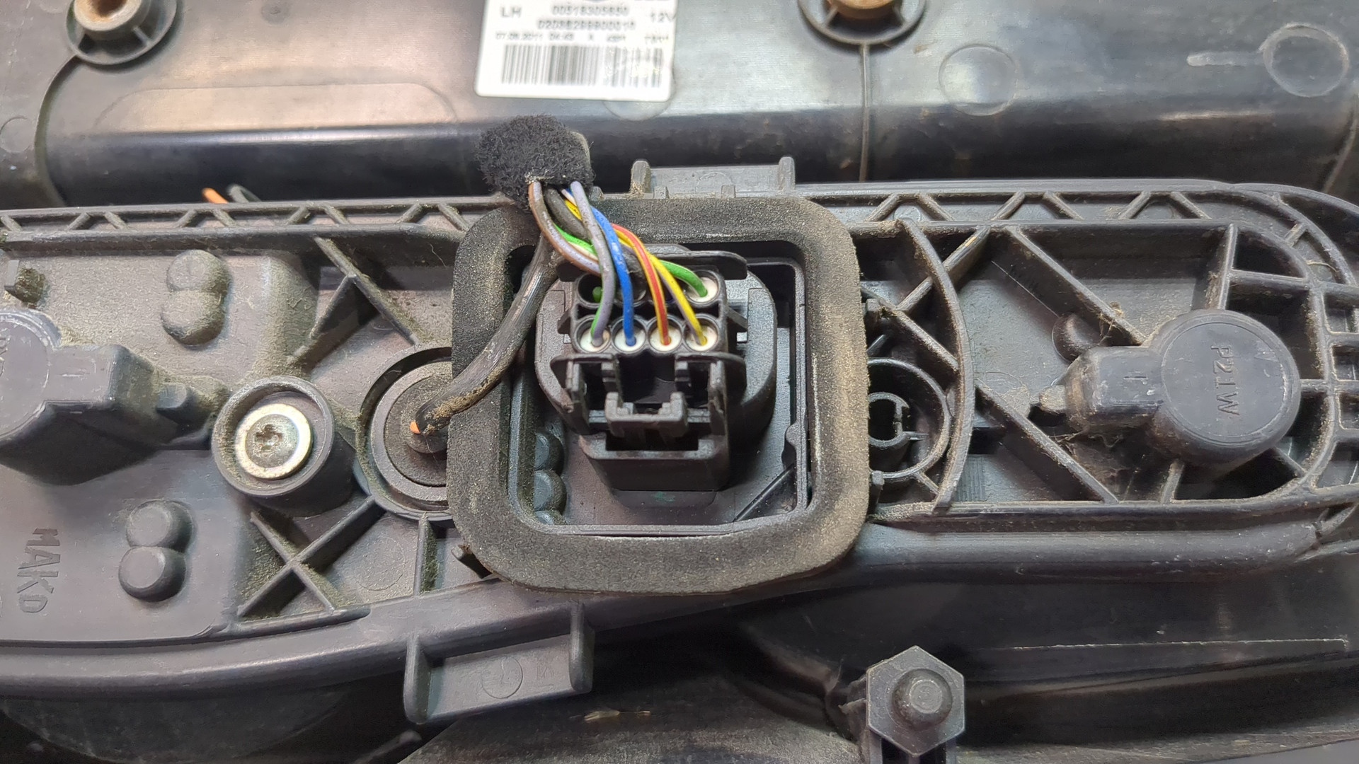 Фонарь задний левый