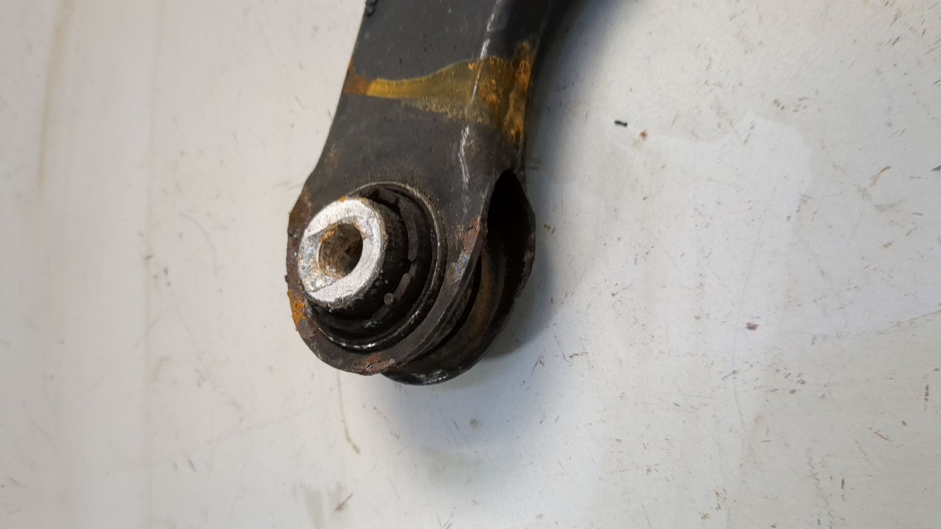 Рычаг задний