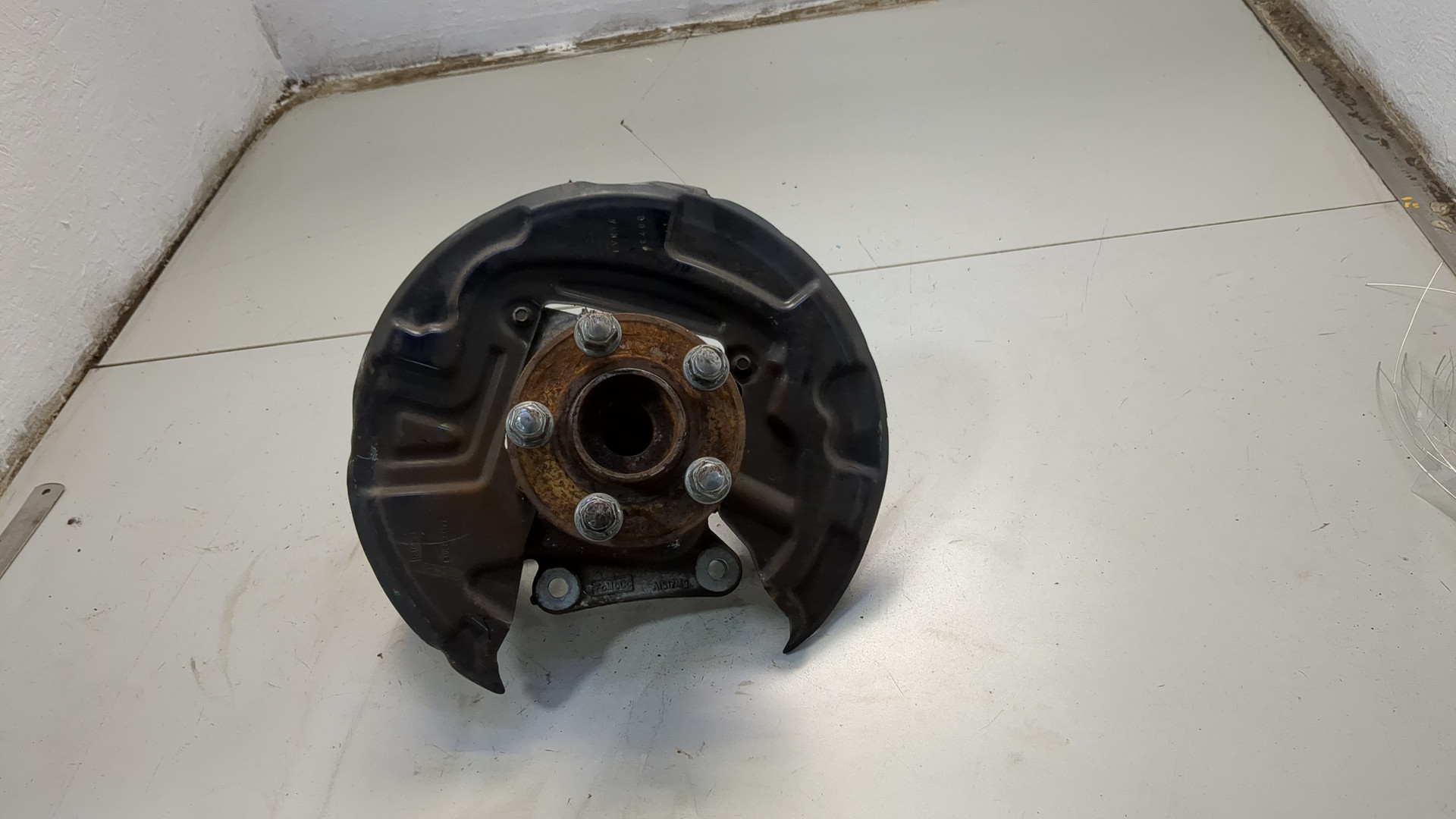 Кулак поворотный задний левый