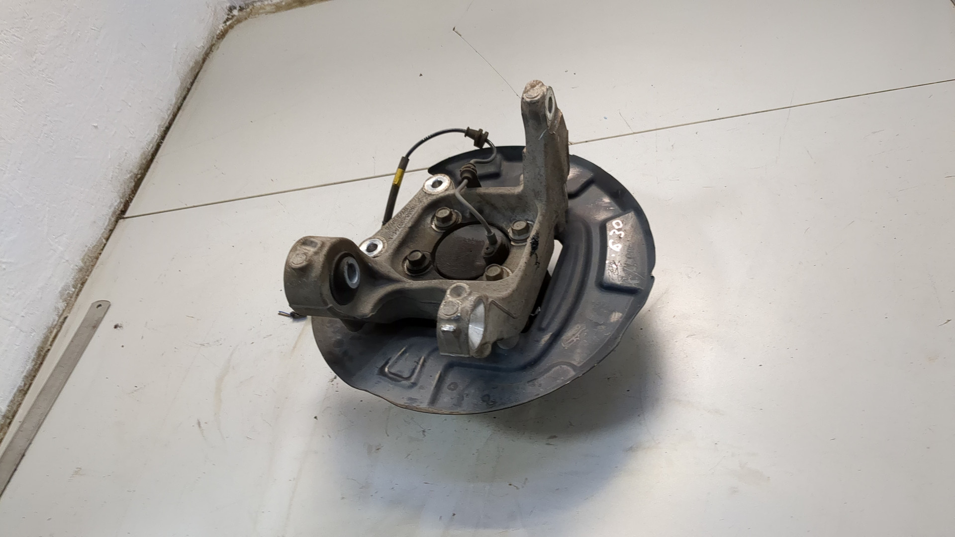 Кулак поворотный задний левый