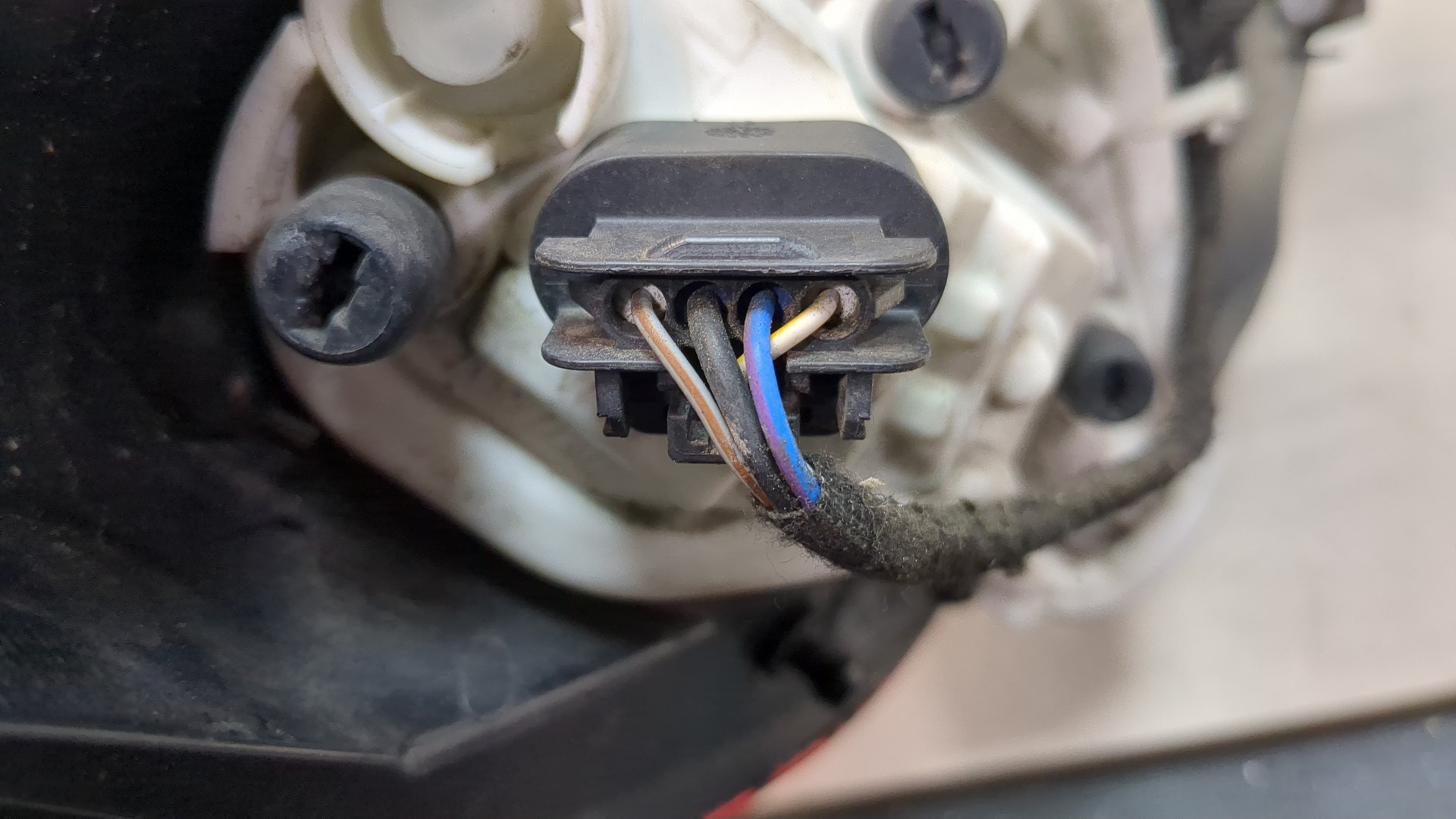 Фонарь задний правый