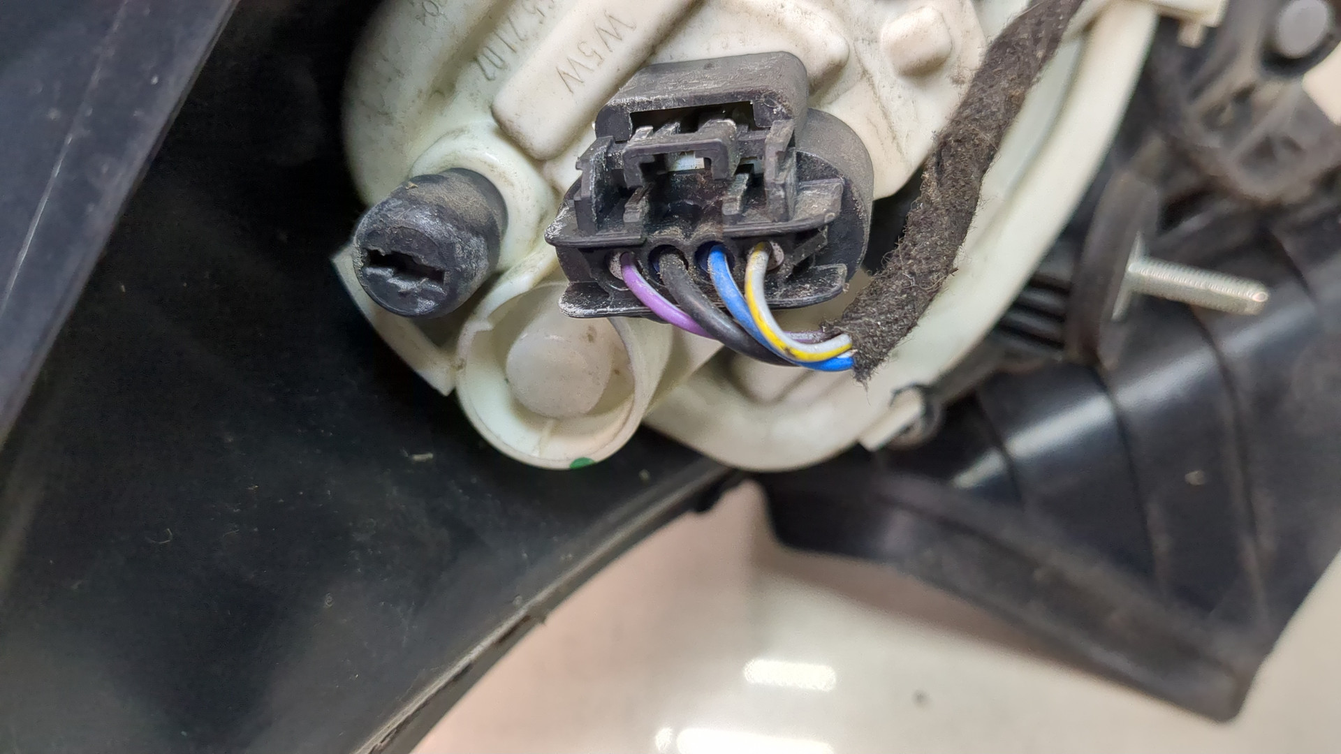 Фонарь задний левый