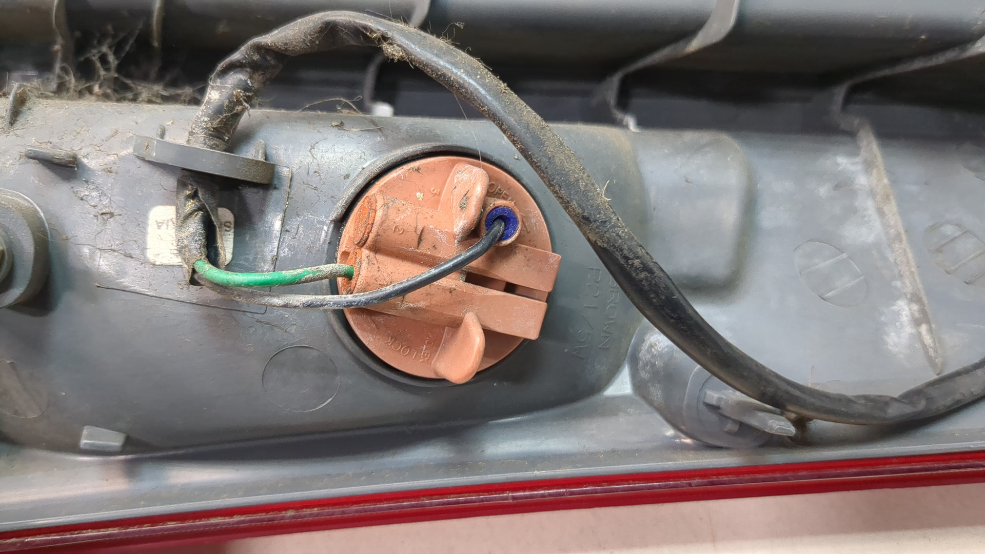 Фонарь задний левый