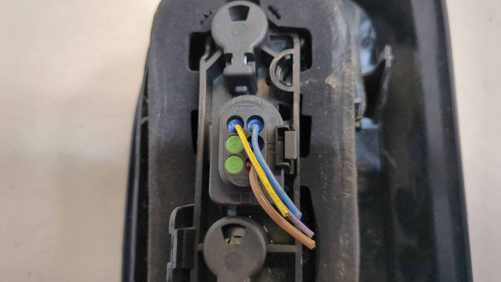 Фонарь задний правый