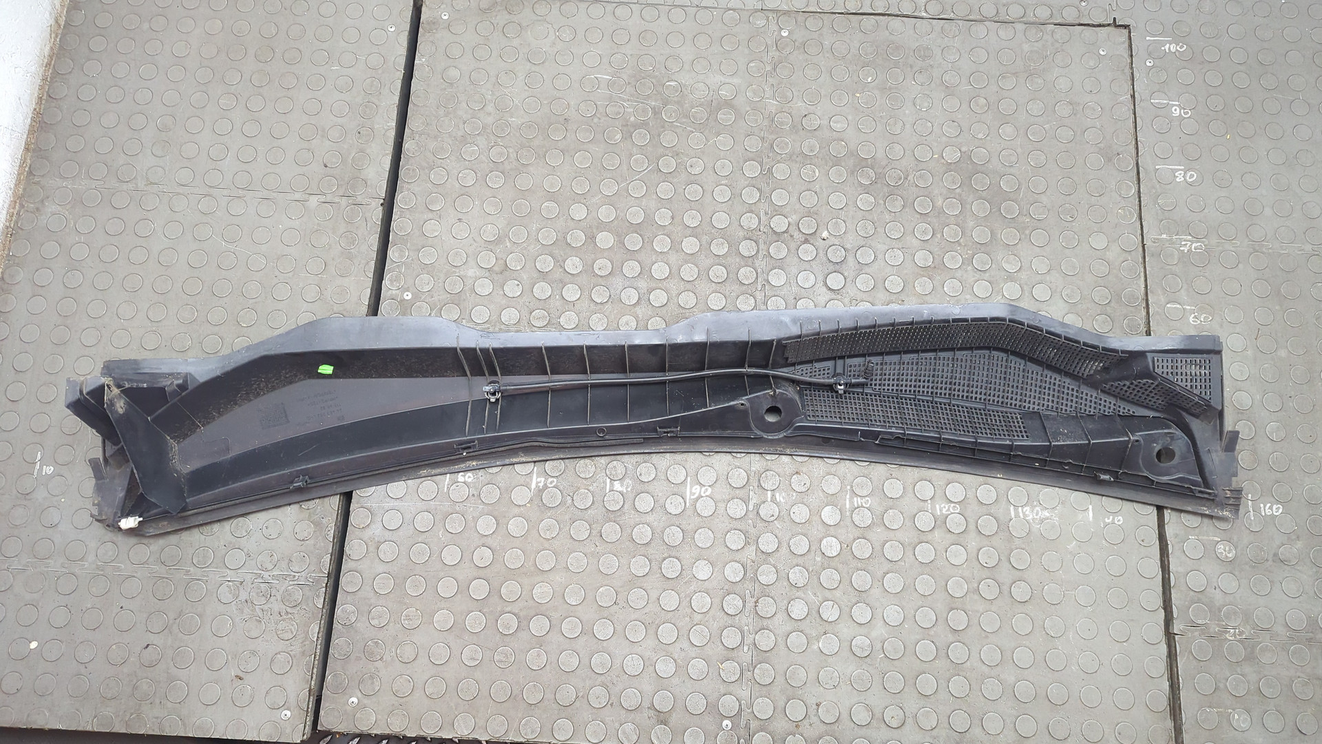 Решетка стеклоочистителей (Жабо)