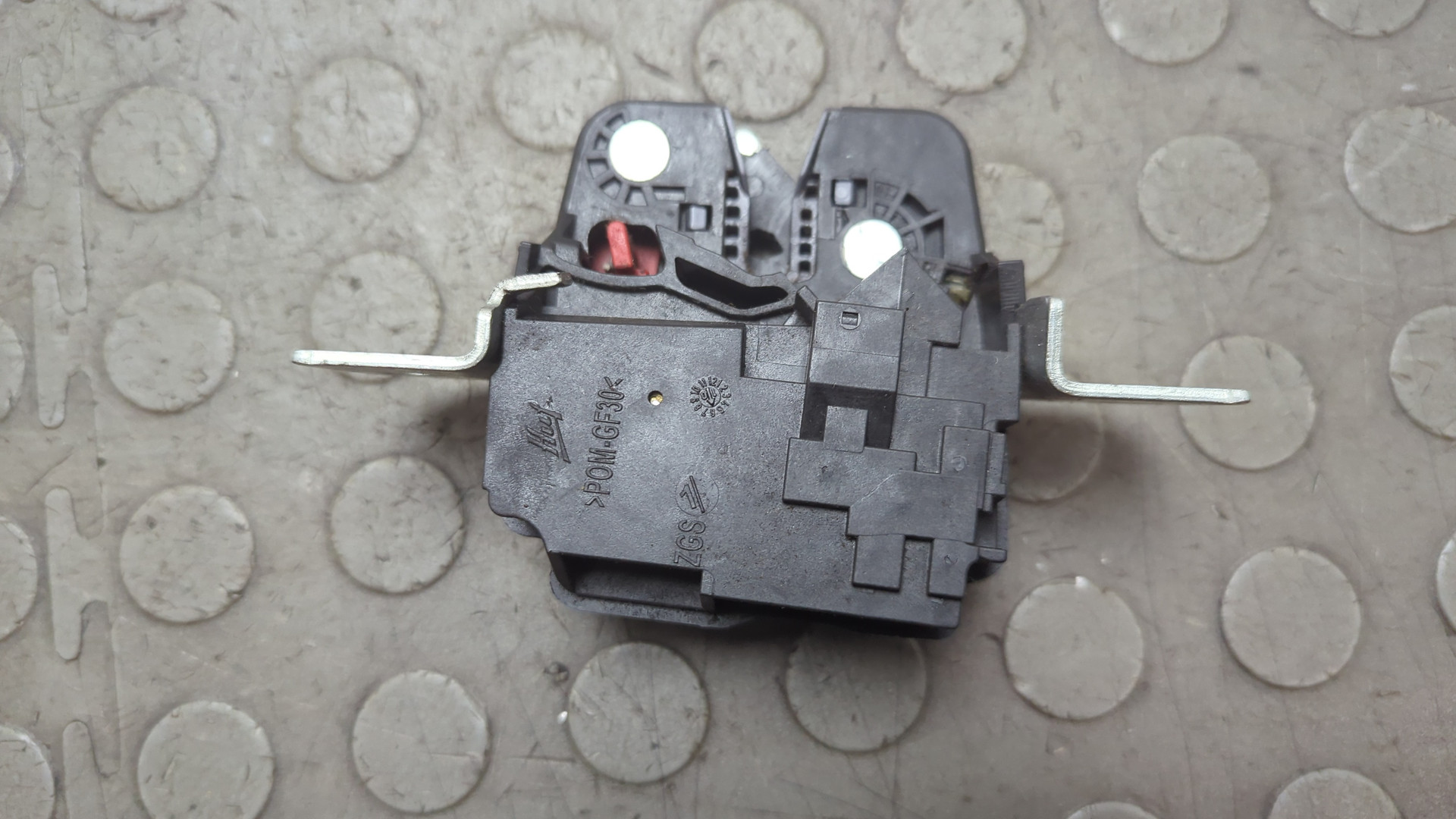 Замок багажника