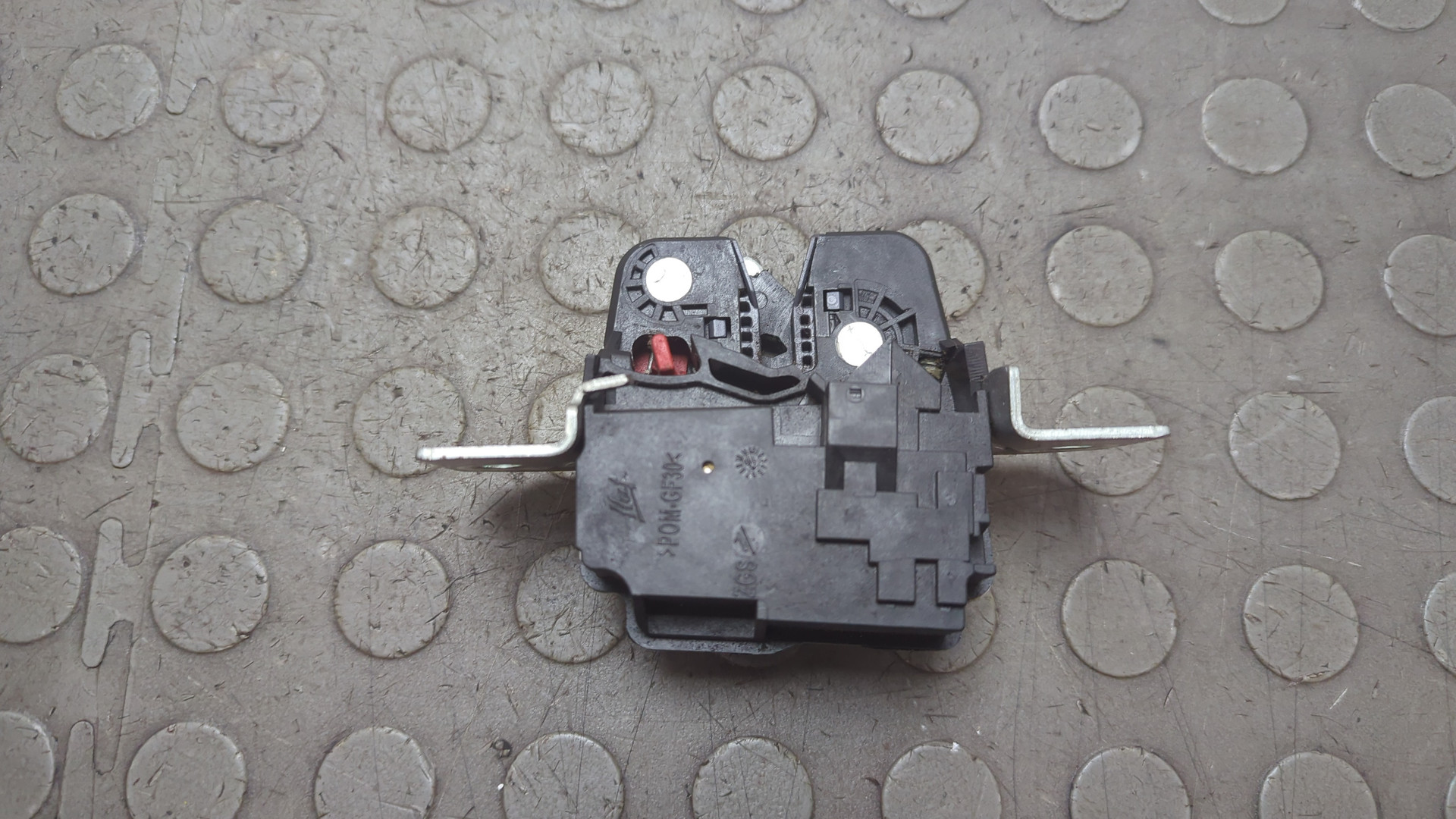 Замок багажника