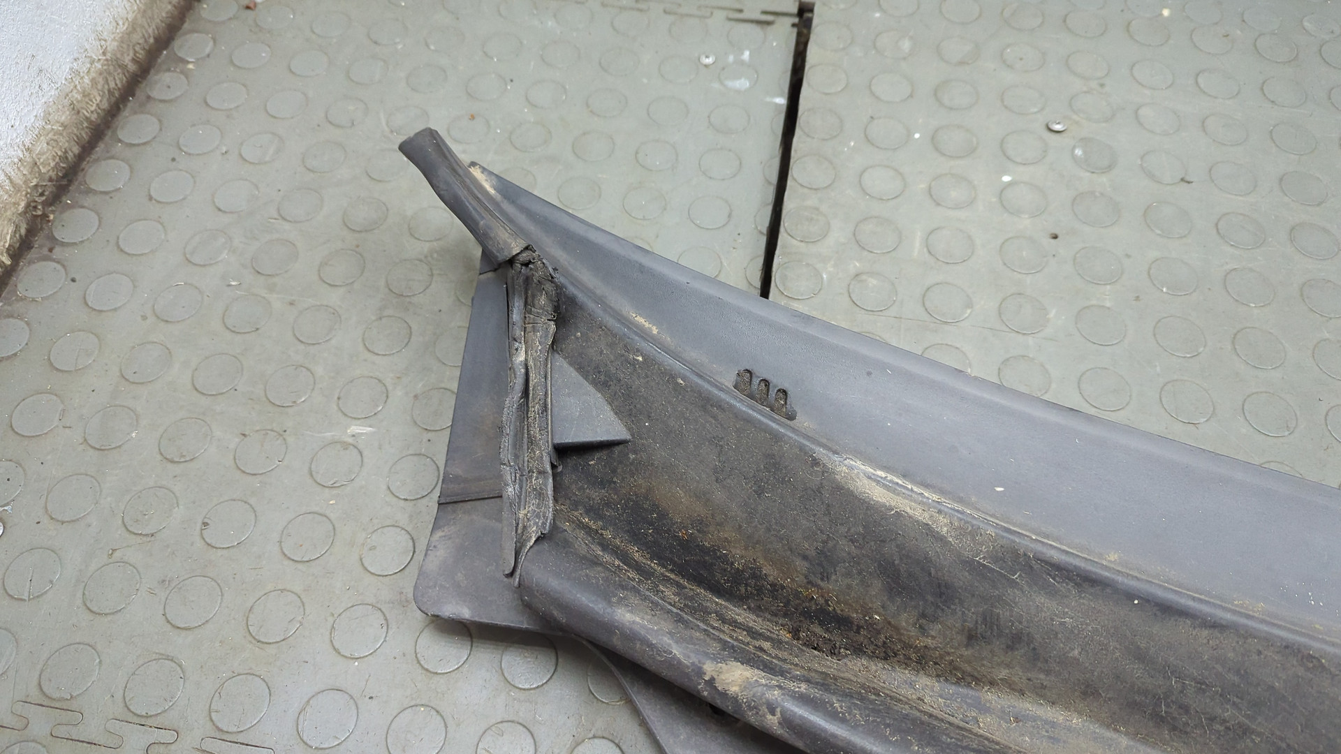 Решетка стеклоочистителей (Жабо)