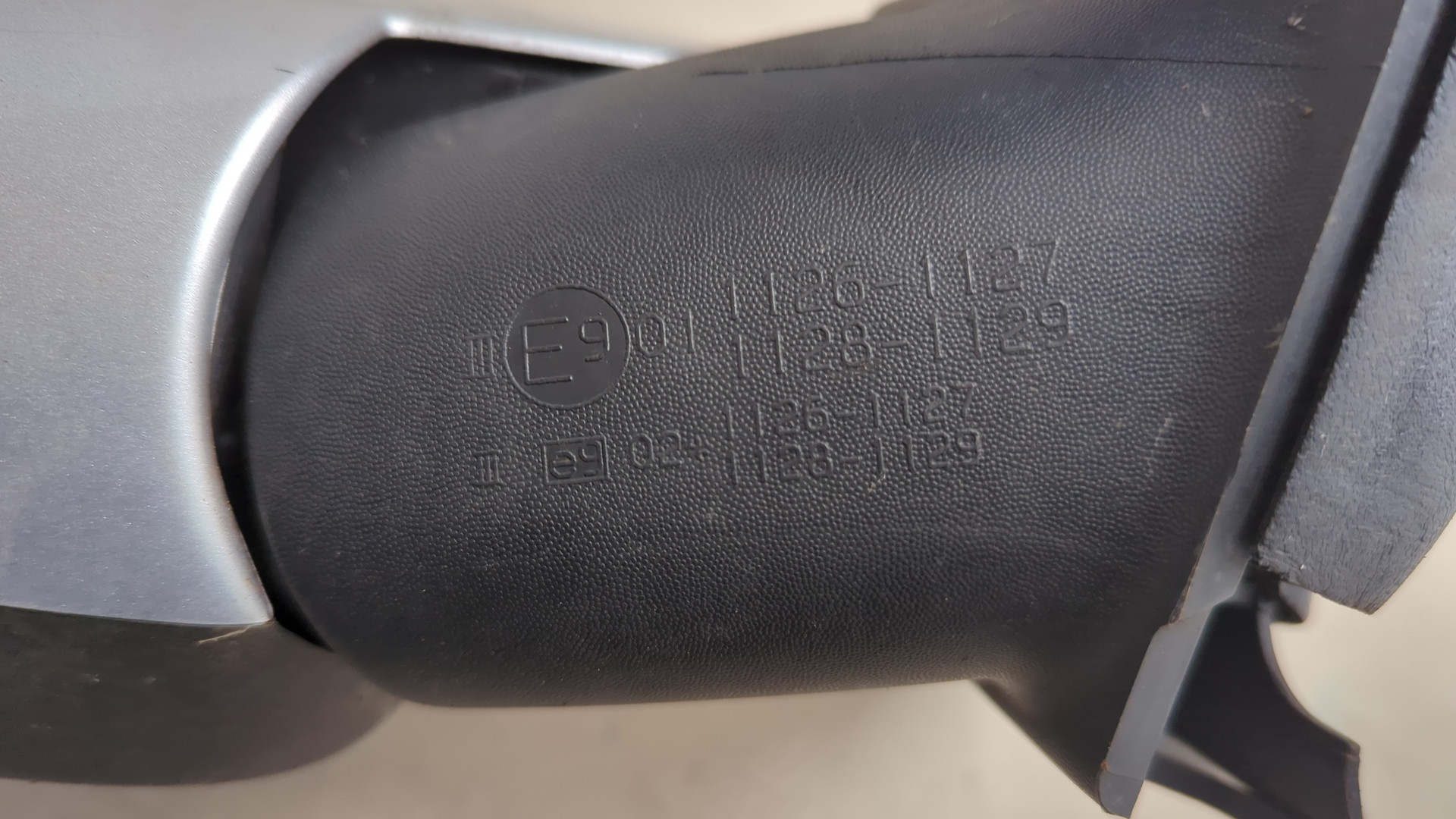 Зеркало правое электрическое