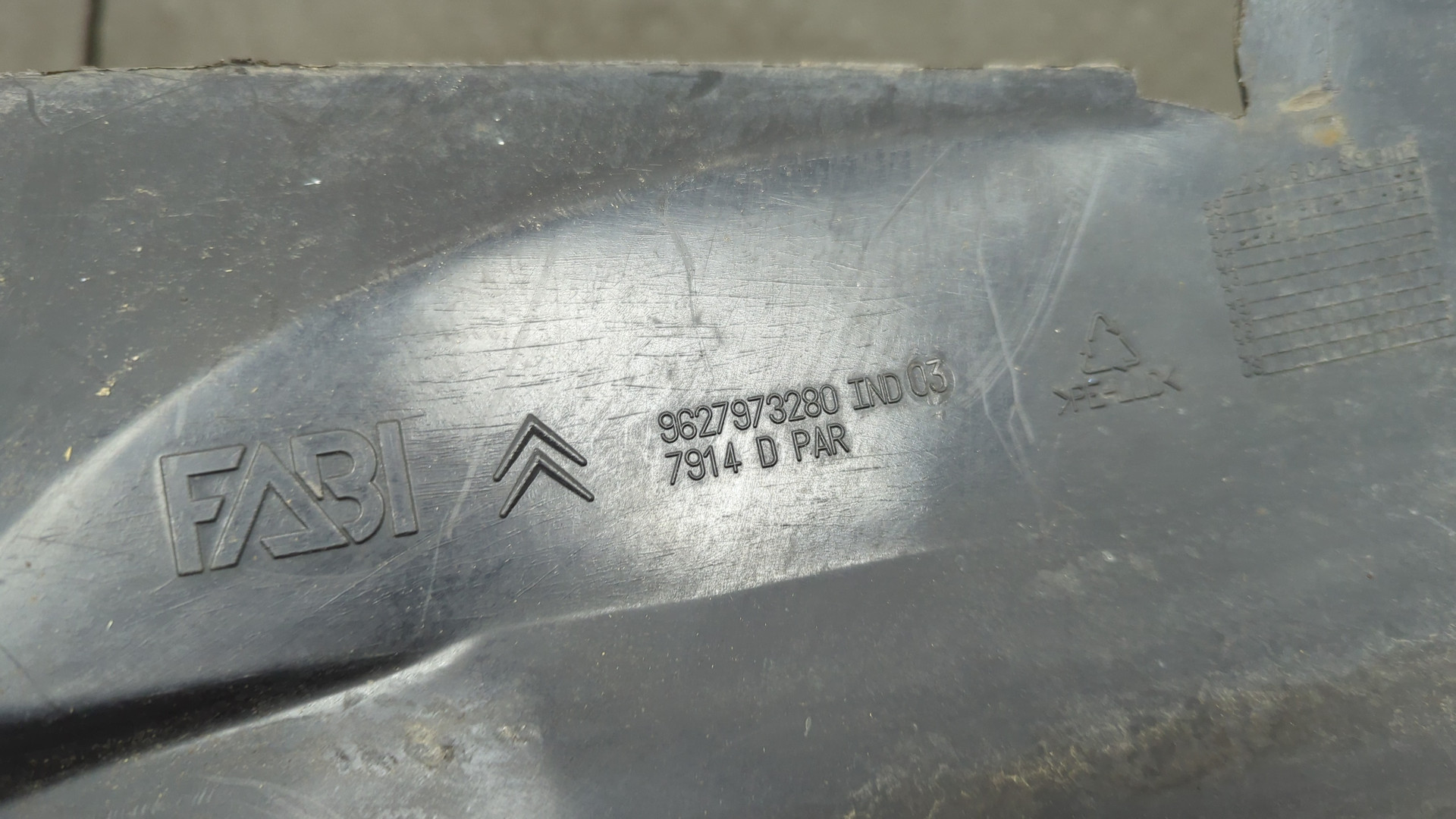 Локер передний правый