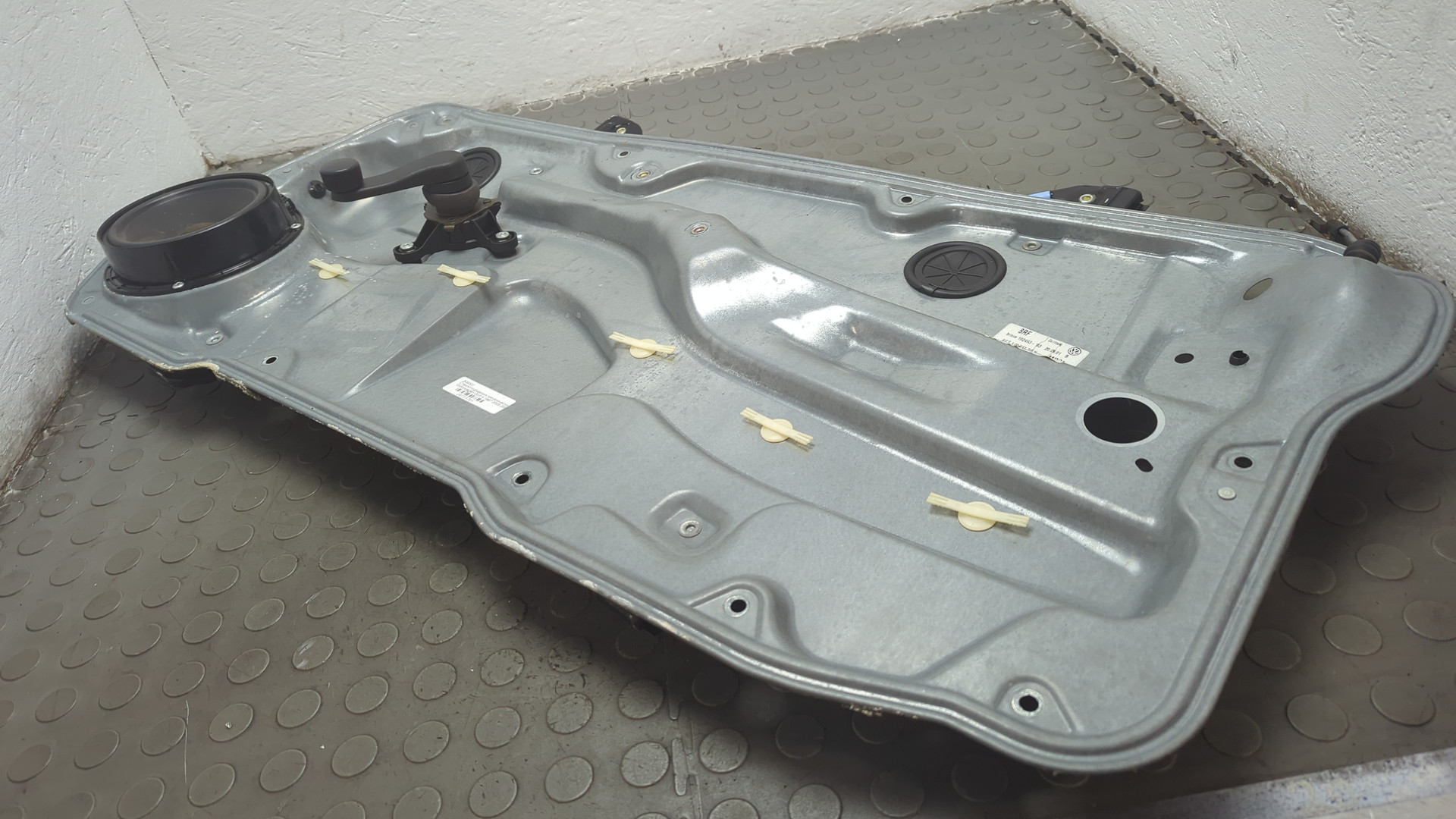 Стеклоподъемник механ. передний правый