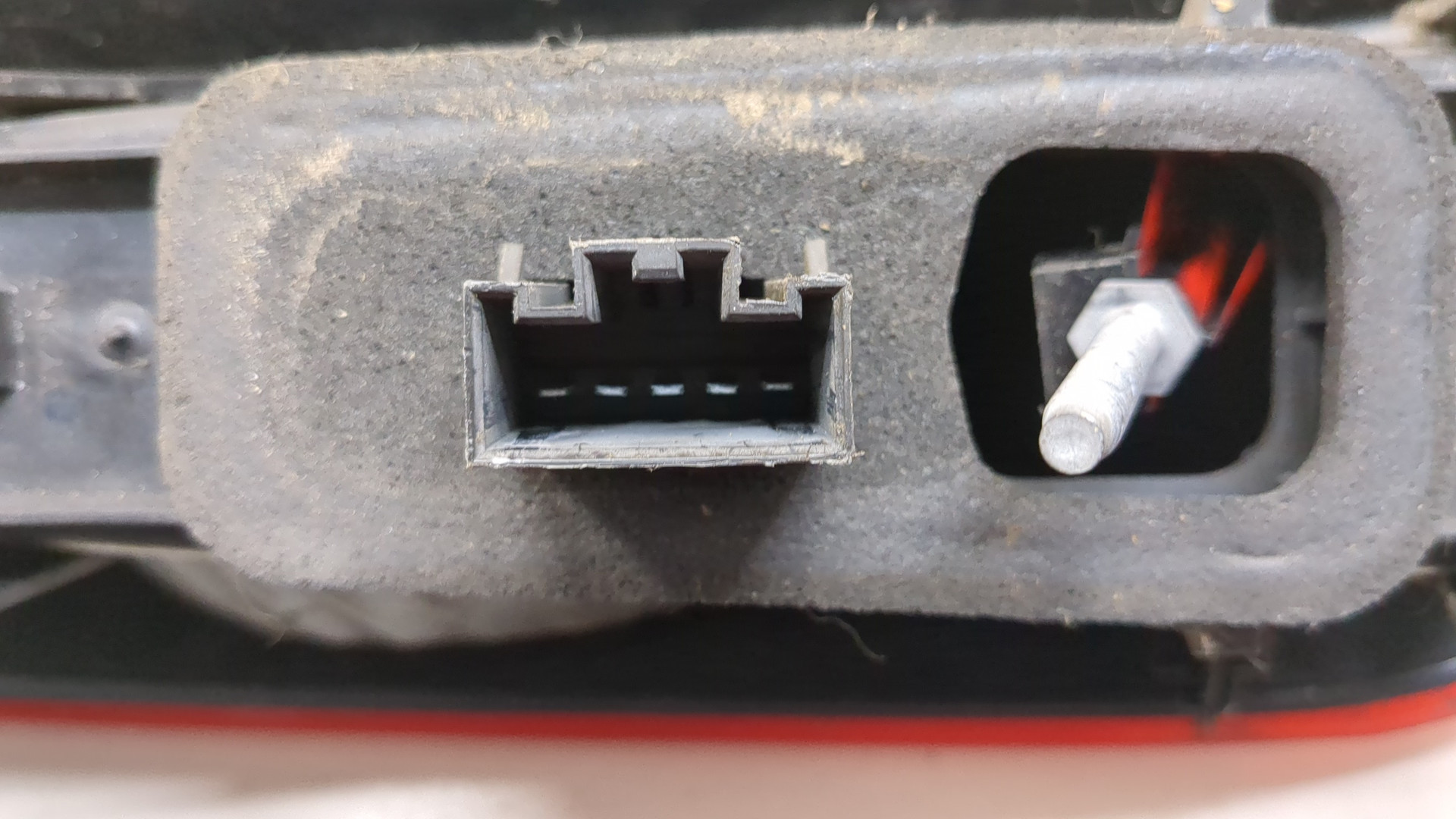 Фонарь задний правый