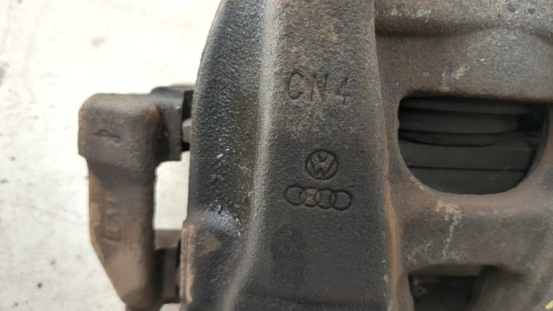 Суппорт передний левый