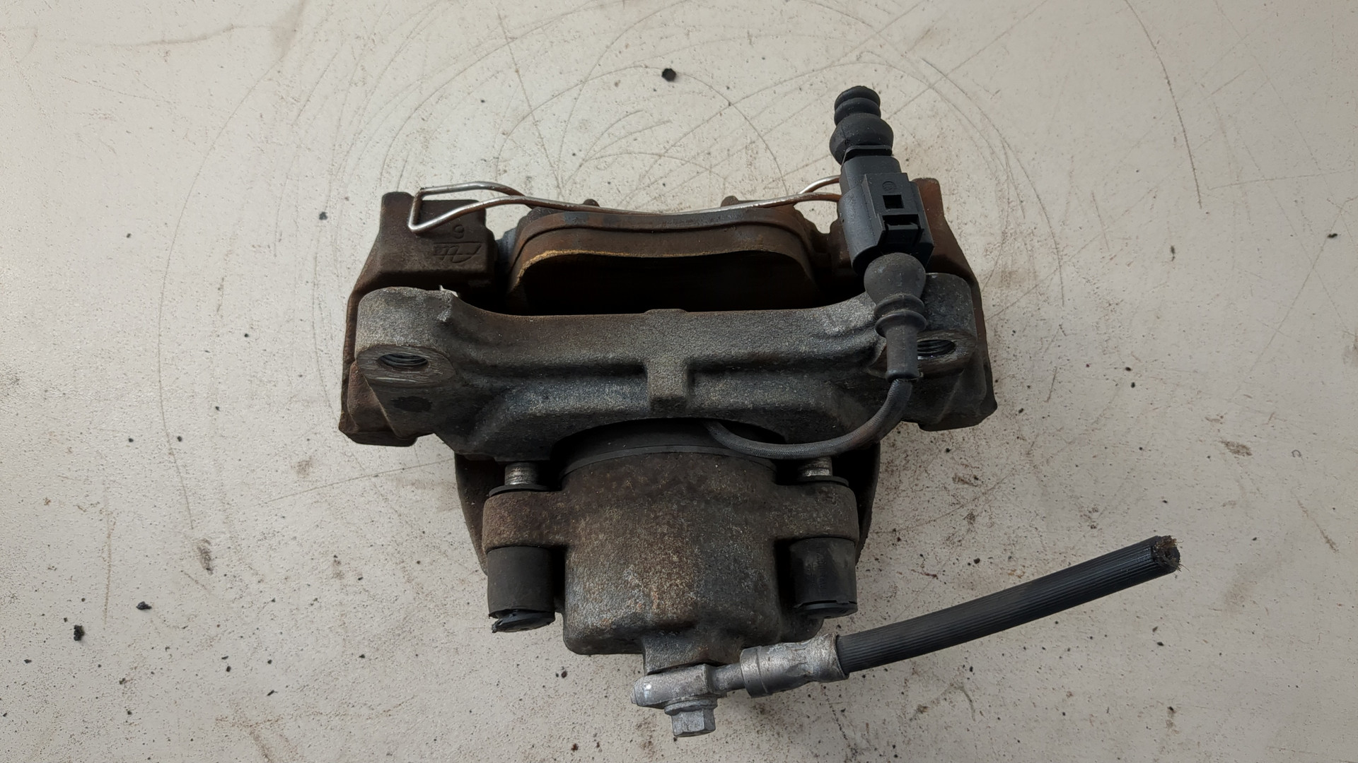 Суппорт передний левый