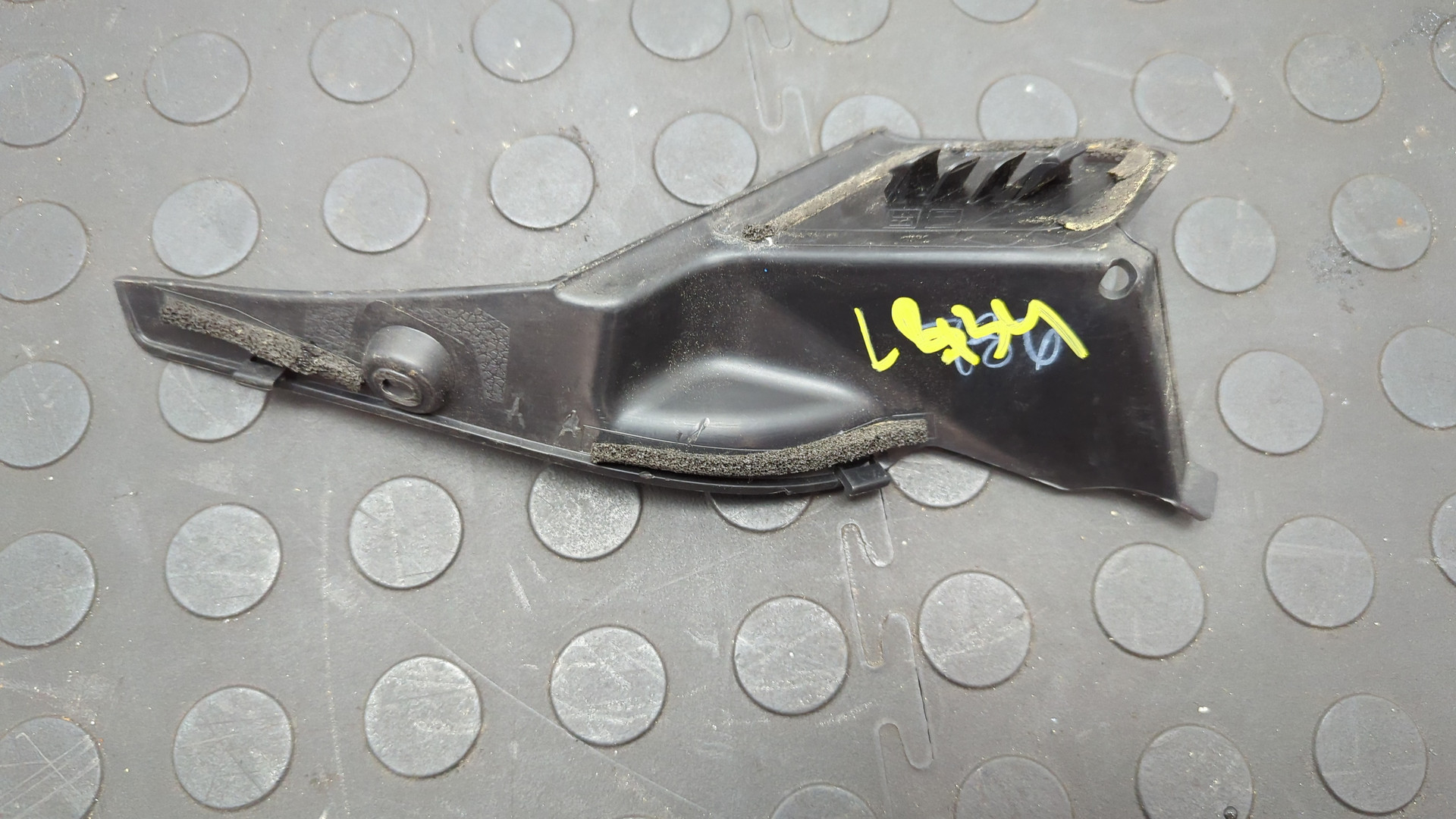 Решетка стеклоочистителей (Жабо)