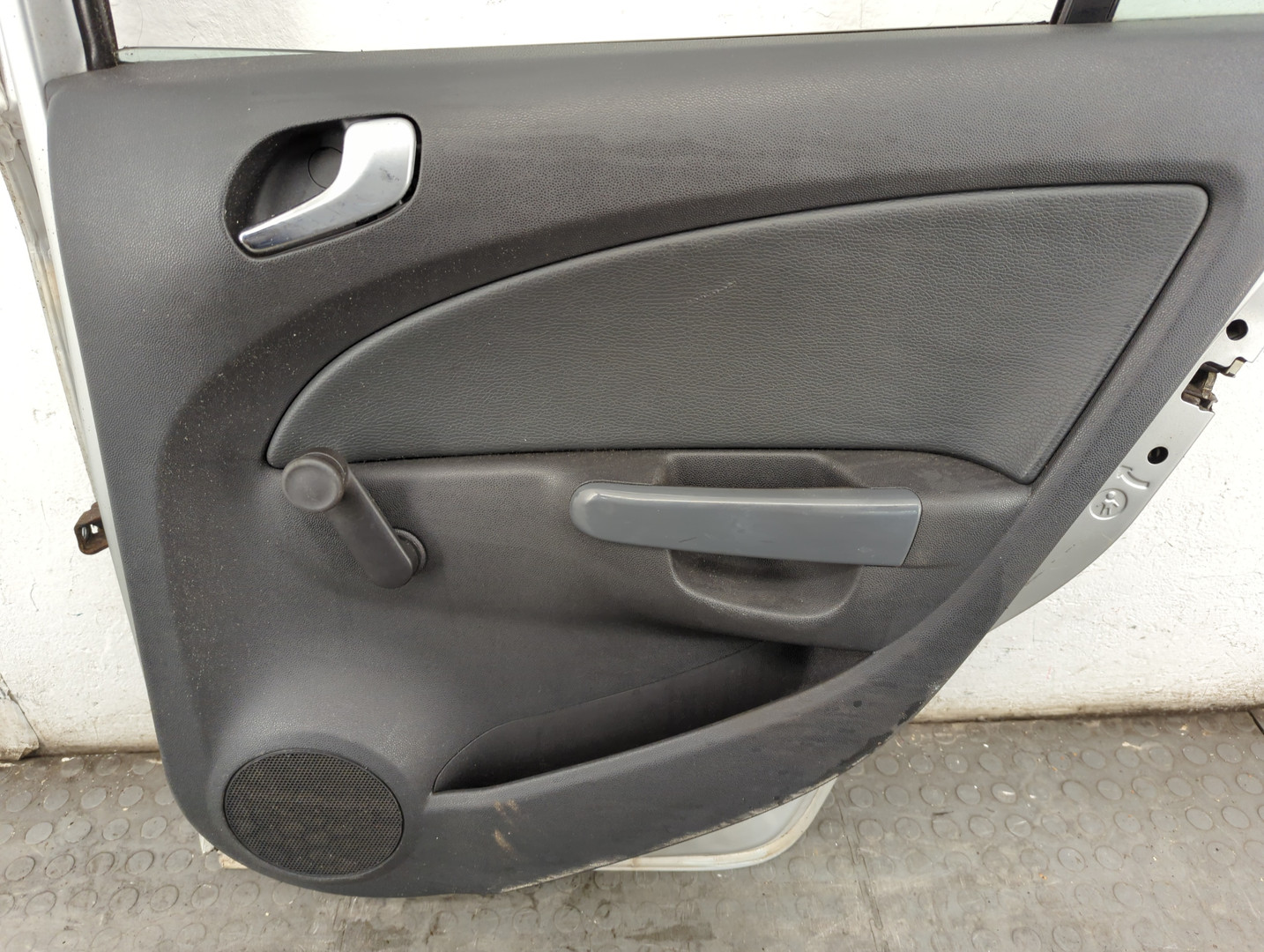 Дверь задняя правая