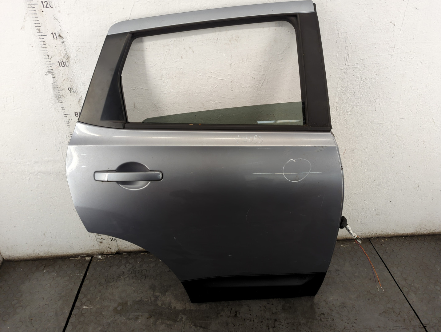 Дверь задняя правая