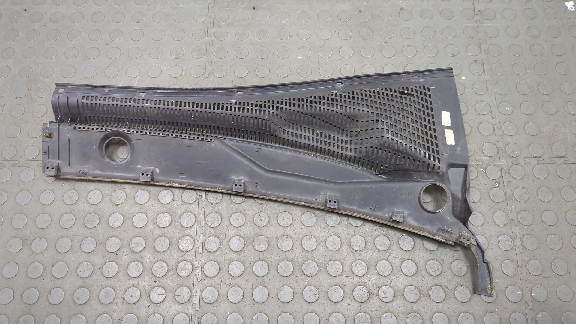 Решетка стеклоочистителей (Жабо)