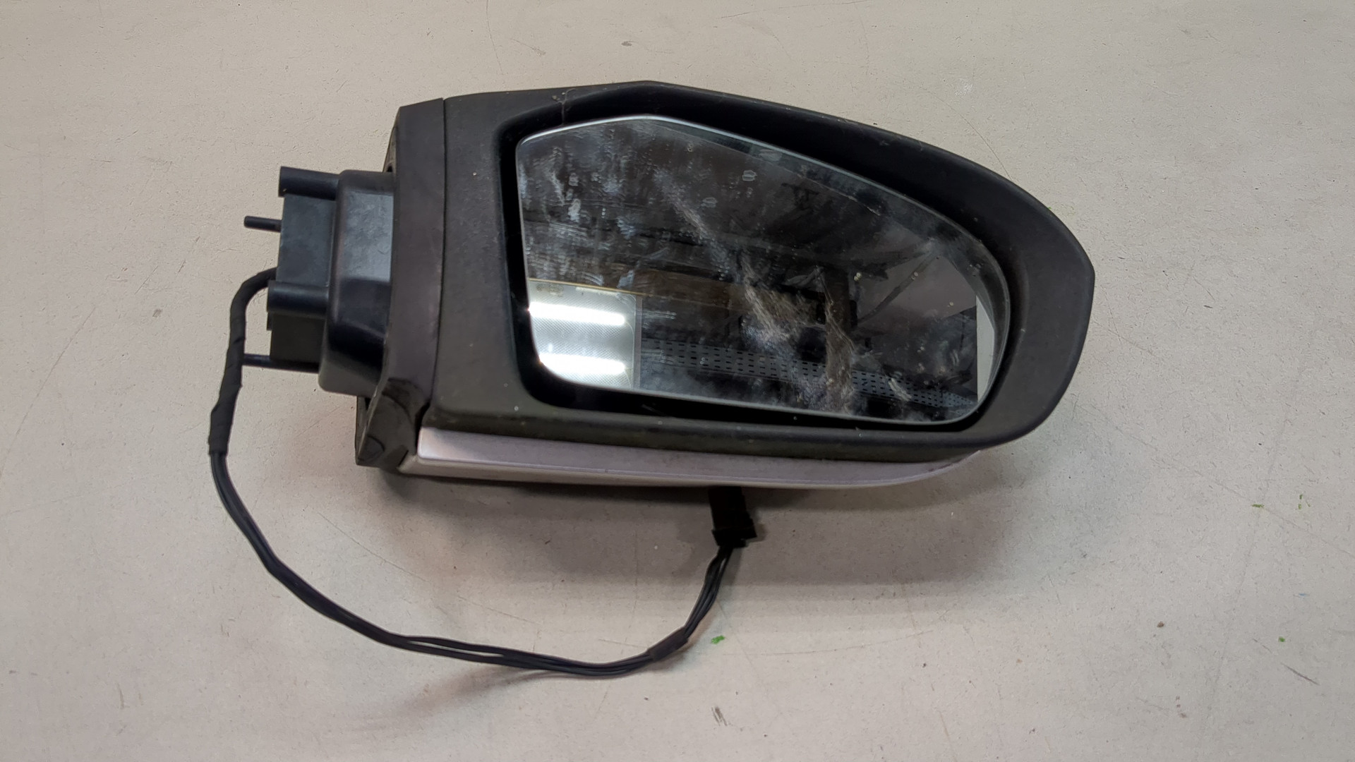 Зеркало правое электрическое