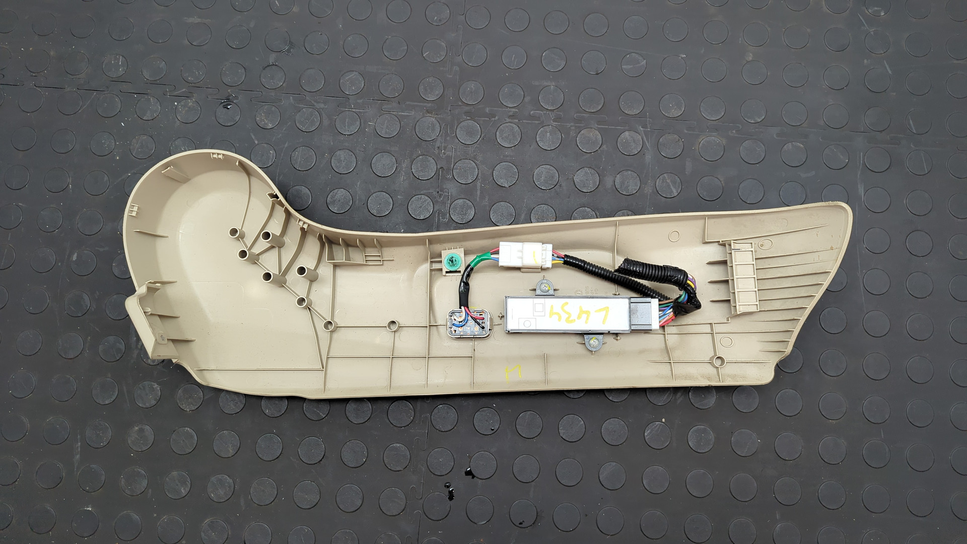 Кнопка регулировки сидения