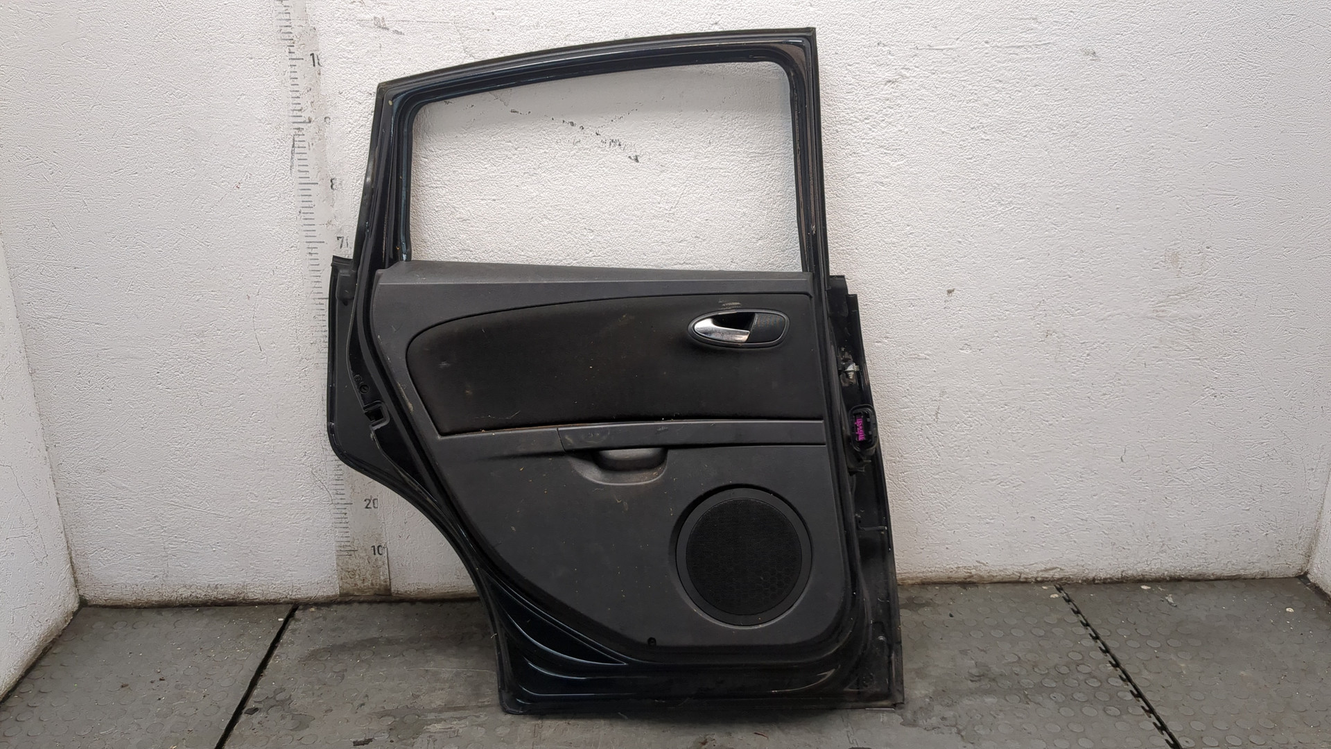 Дверь задняя левая