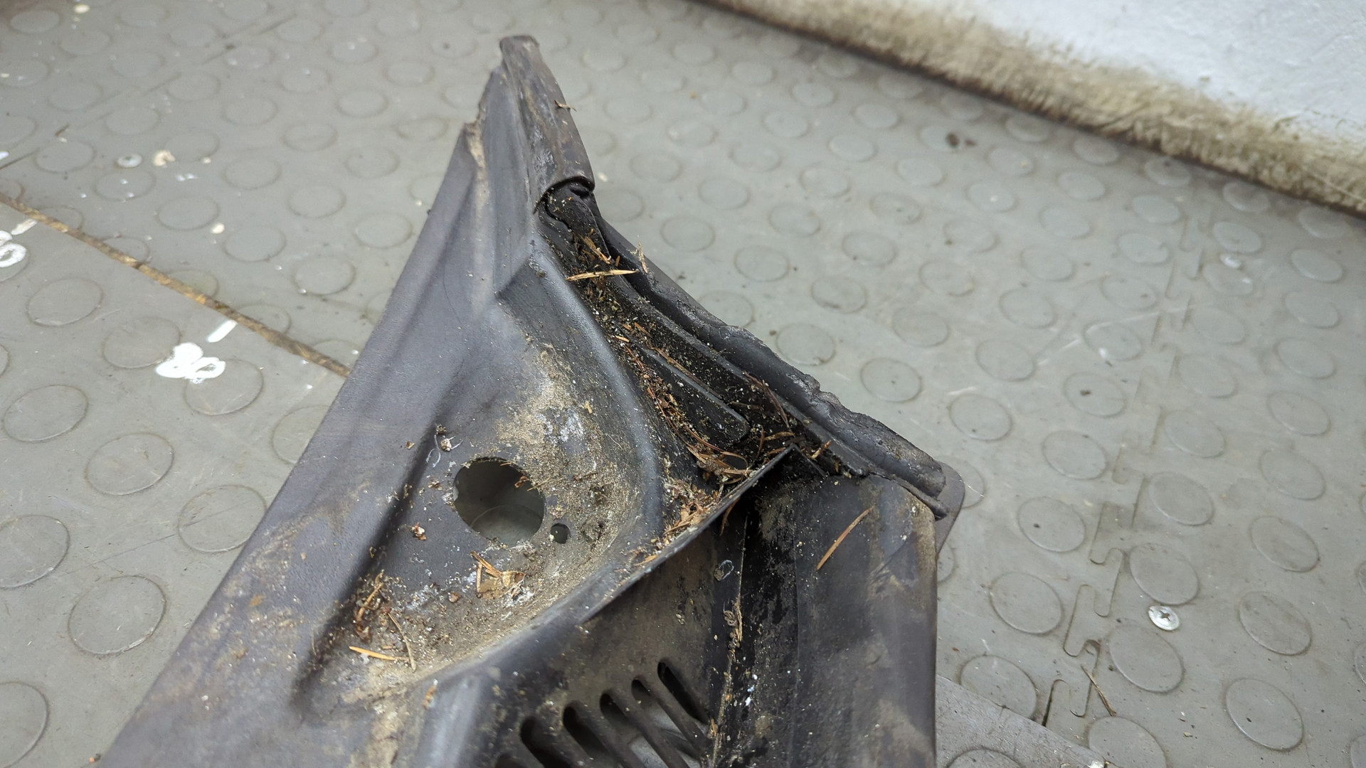 Решетка стеклоочистителей (Жабо)