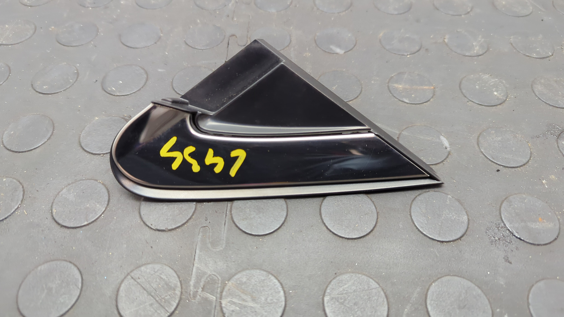 Накладка переднего крыла правого