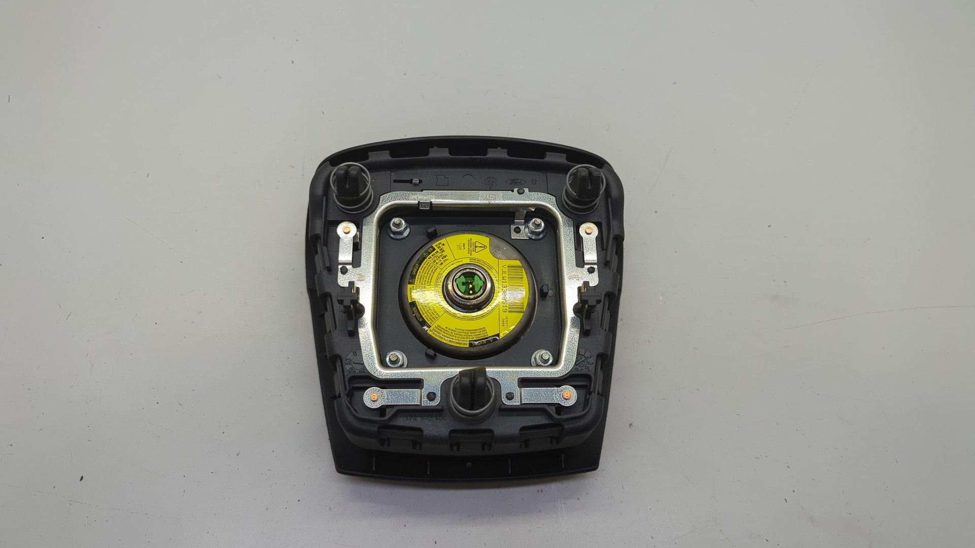 Подушка безопасности в рулевое колесо