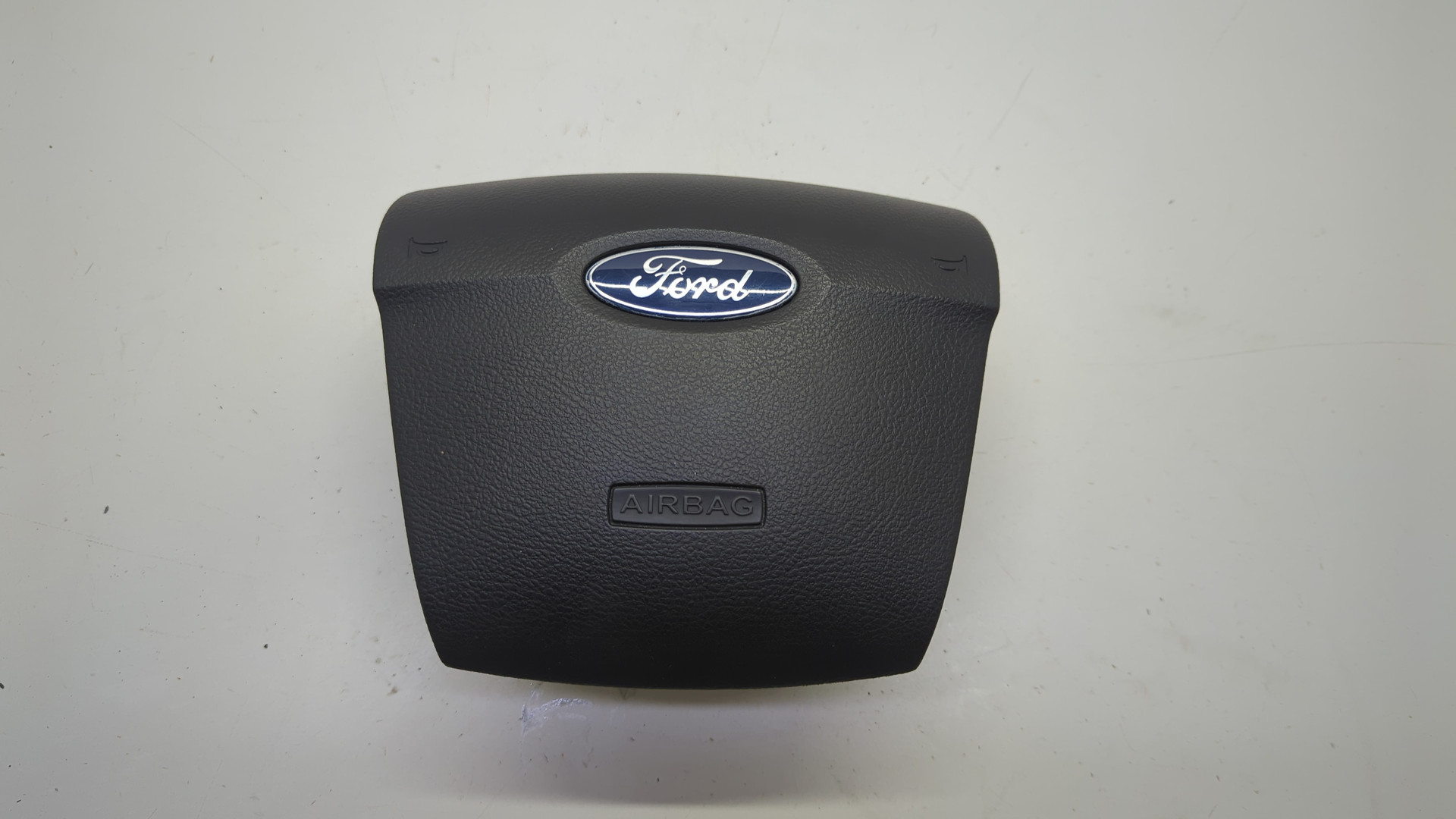 Подушка безопасности в рулевое колесо