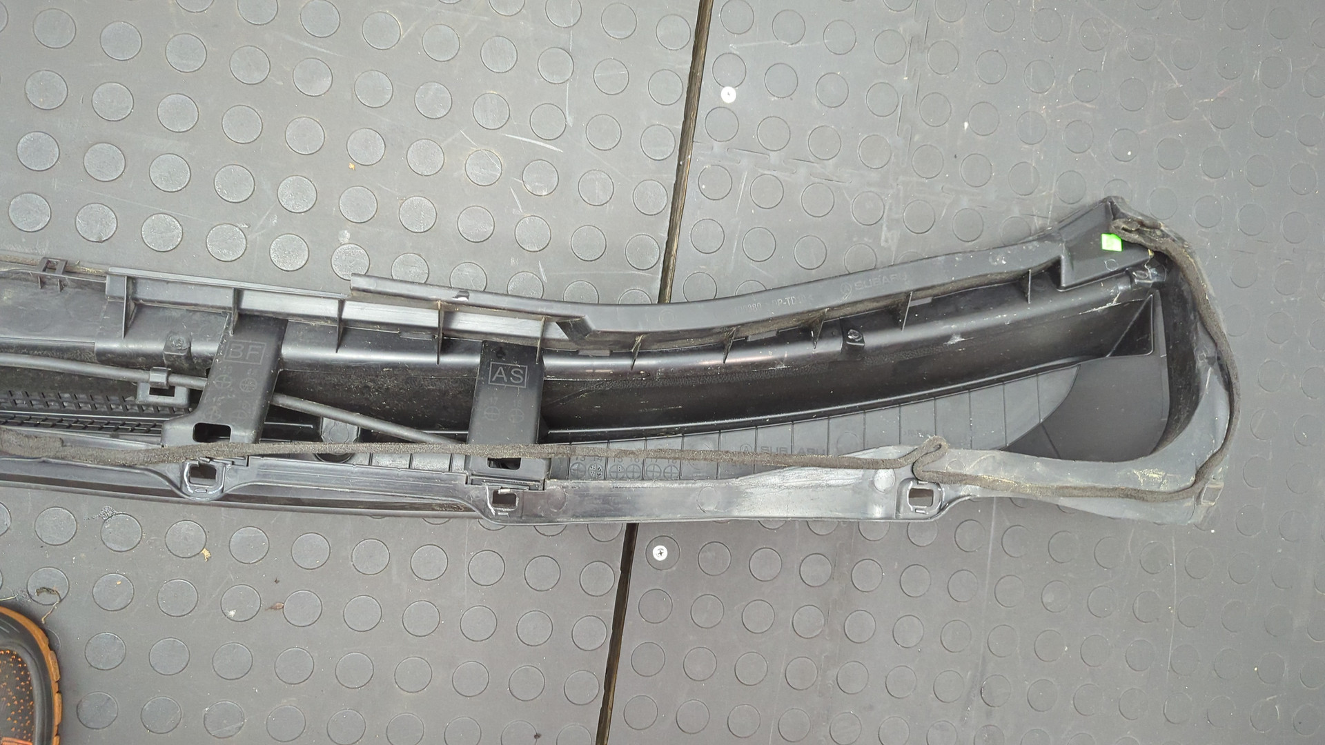 Решетка стеклоочистителей (Жабо)