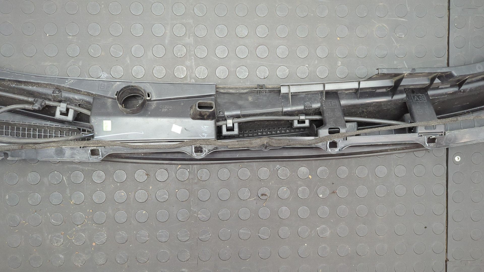 Решетка стеклоочистителей (Жабо)