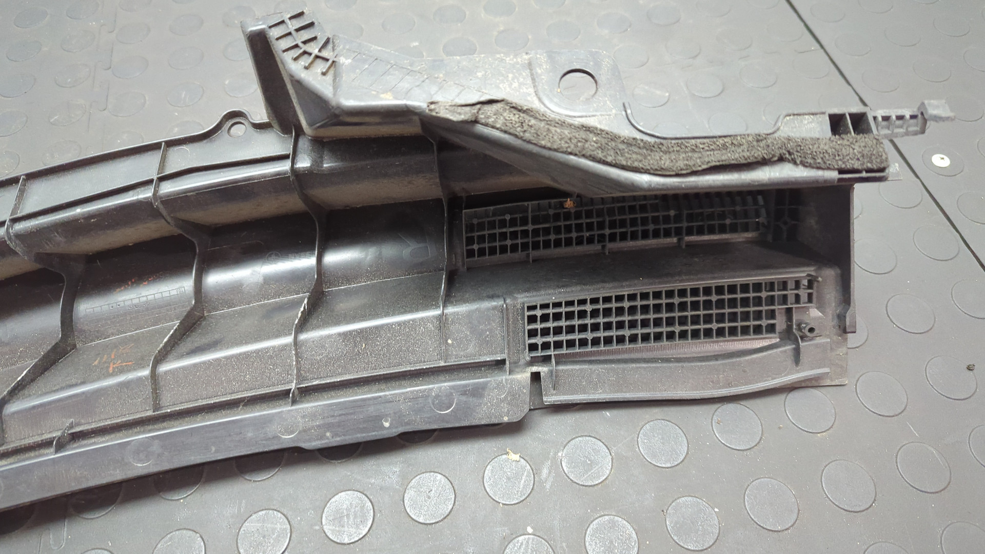 Решетка стеклоочистителей (Жабо)