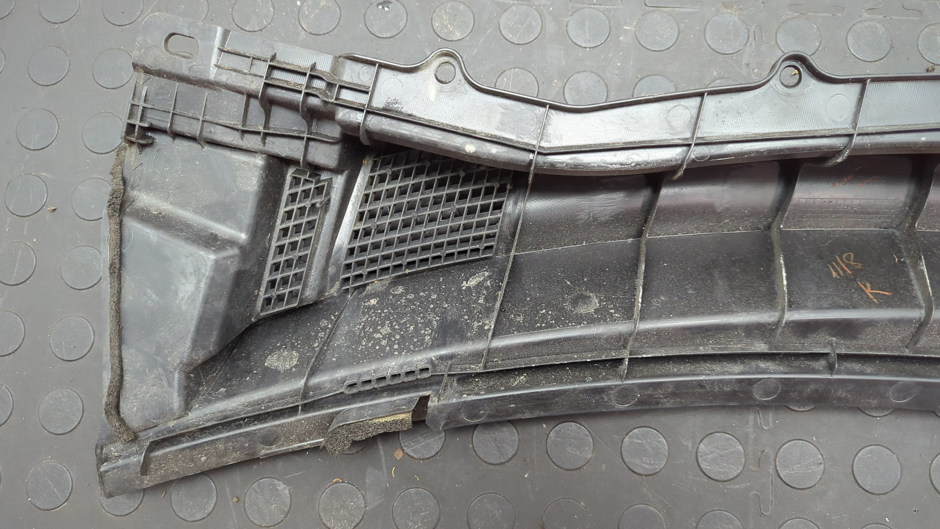 Решетка стеклоочистителей (Жабо)