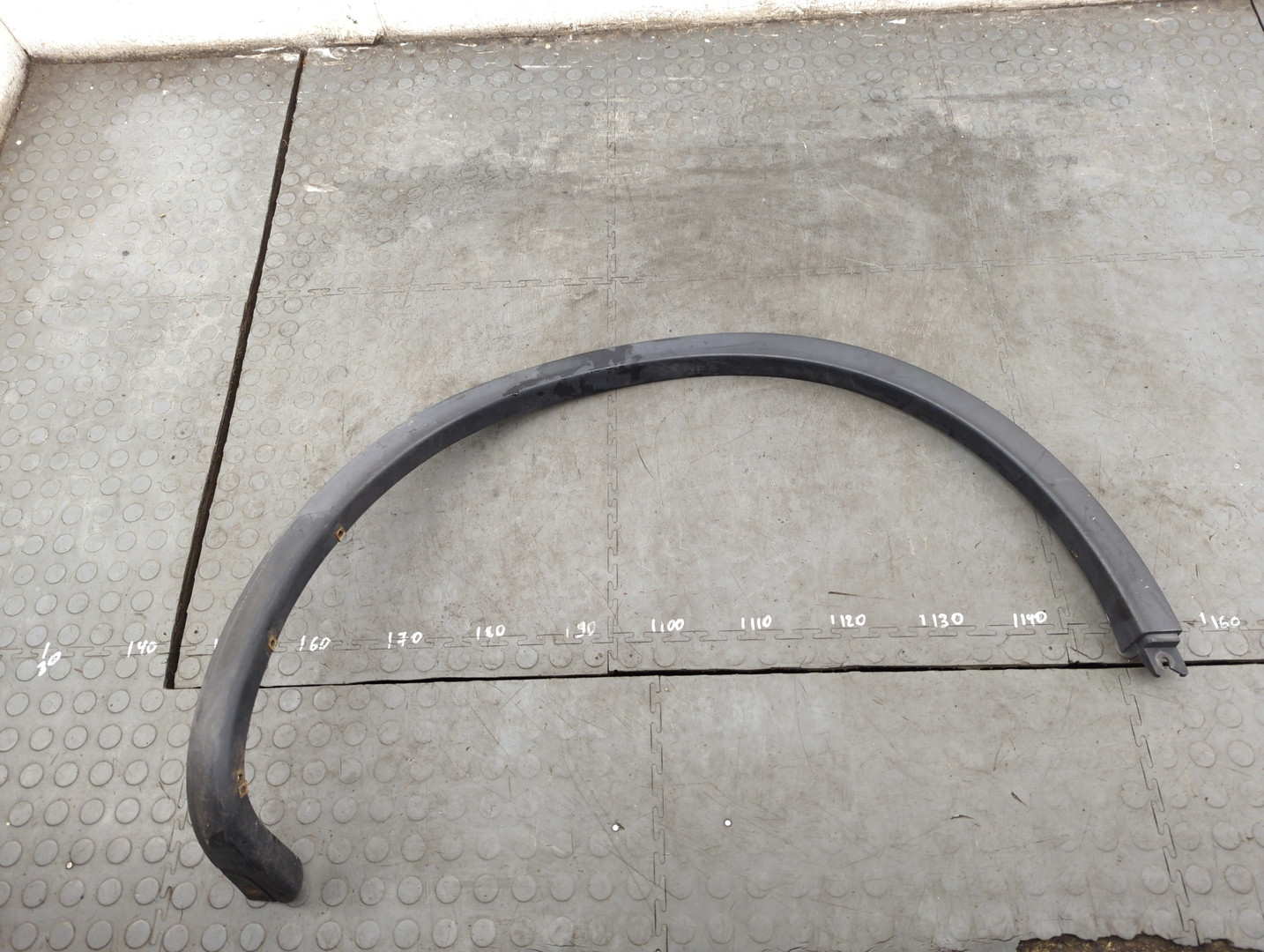 Молдинг заднего крыла правого