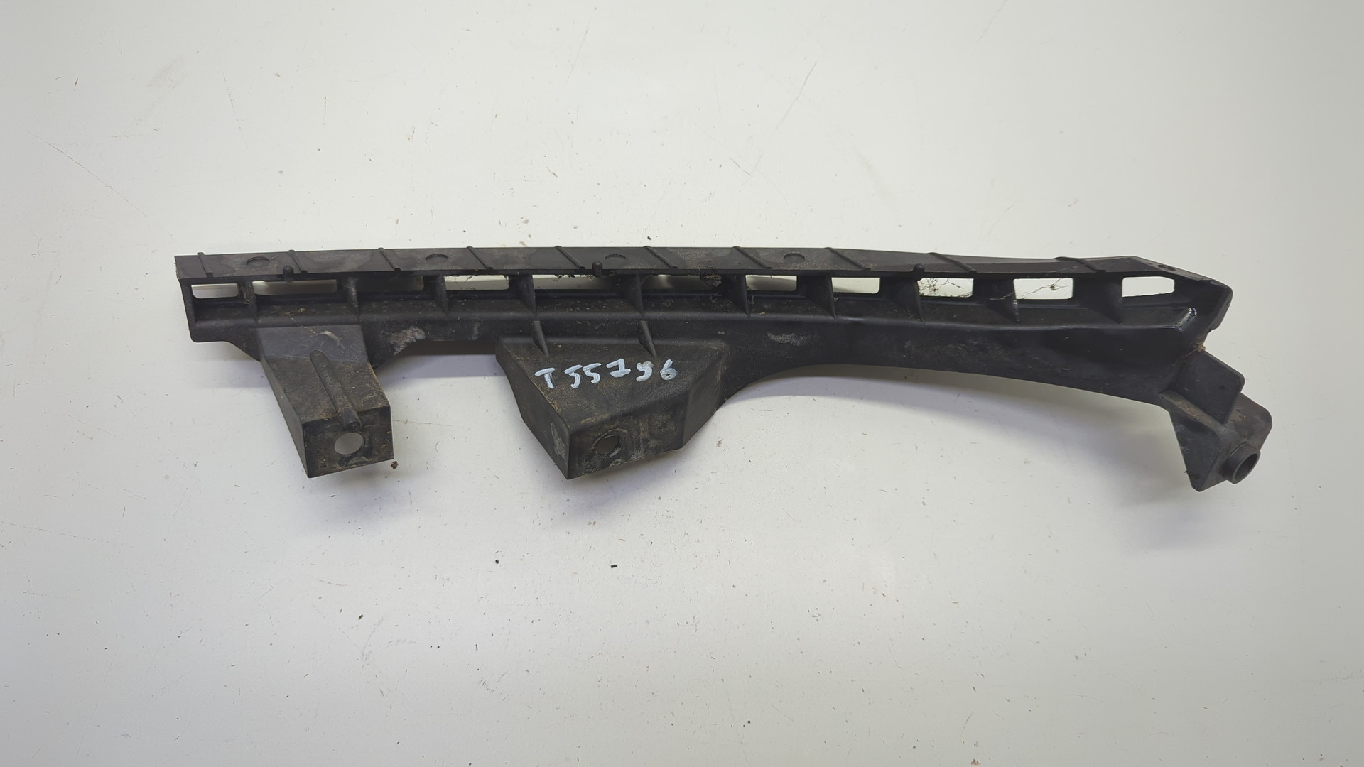 Кронштейн фар правый