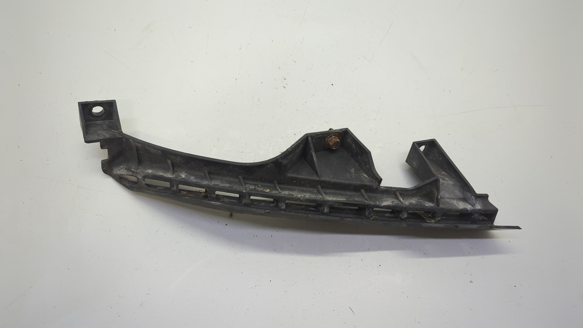 Кронштейн фар левый