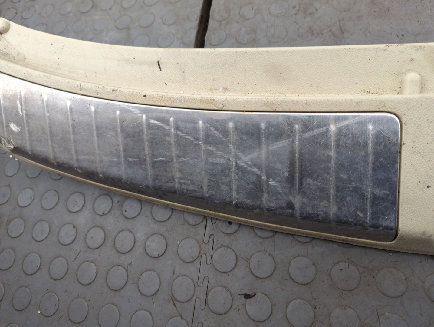 Обшивка багажника